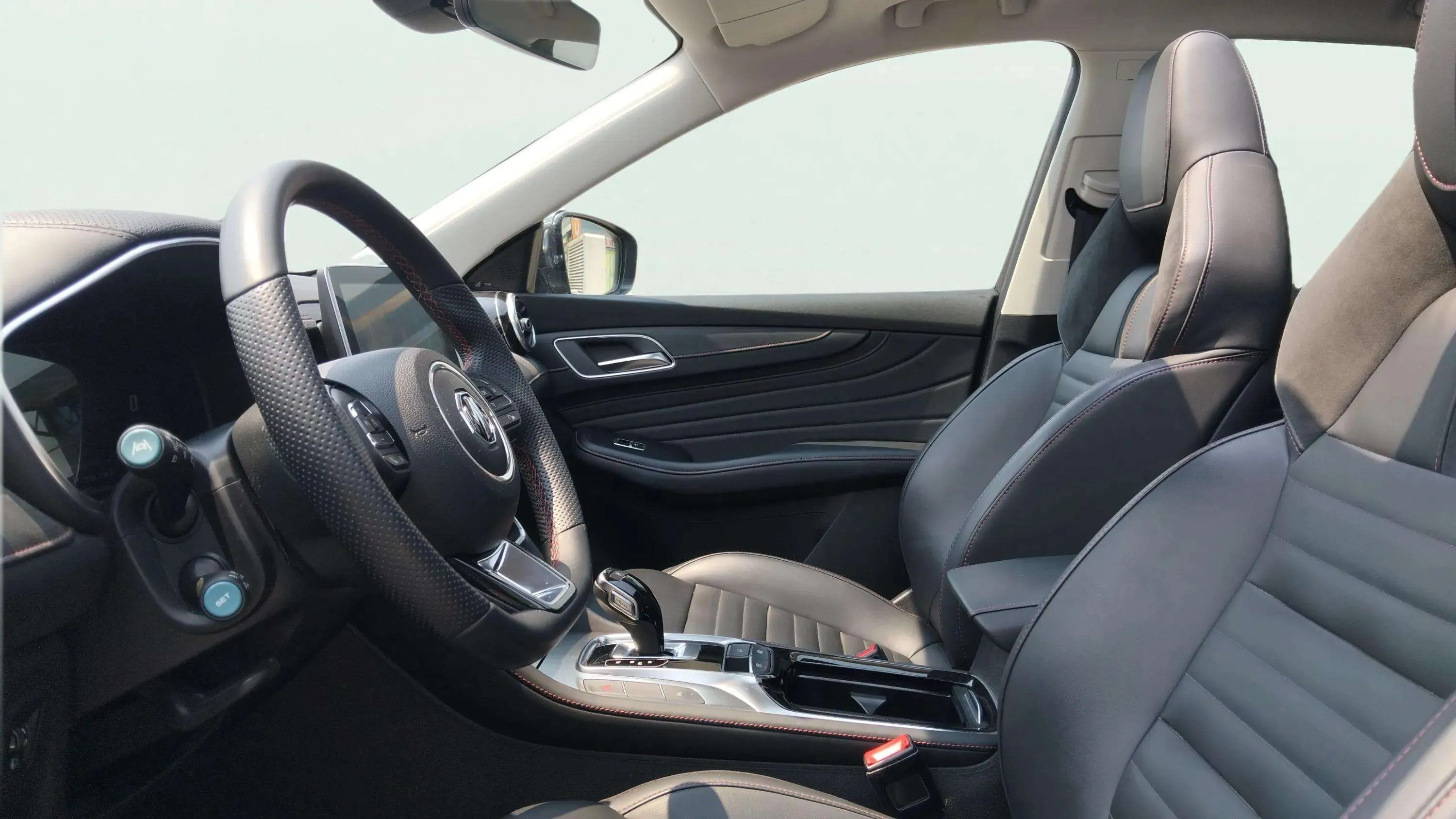 MG HS 1.5T-GDI PHEV Luxury - foto 8