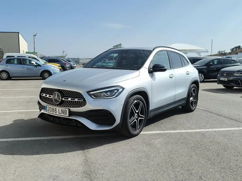Mercedes-Benz GLA 200 D - foto 2