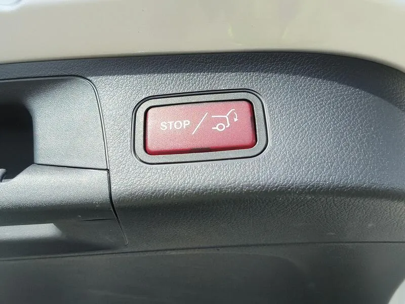 Mercedes-Benz GLA 200 D - foto 39