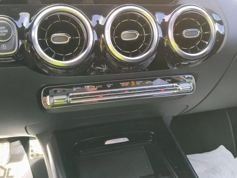 Mercedes-Benz GLA 200 D - foto 12