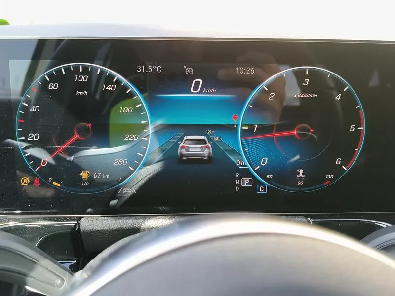 Mercedes-Benz GLA 200 D - foto 17