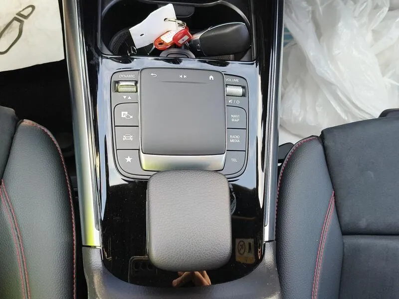Mercedes-Benz GLA 200 D - foto 13
