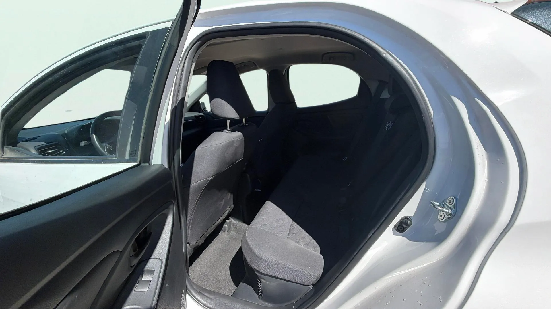 Toyota Yaris 1.5 120H Active - foto 10