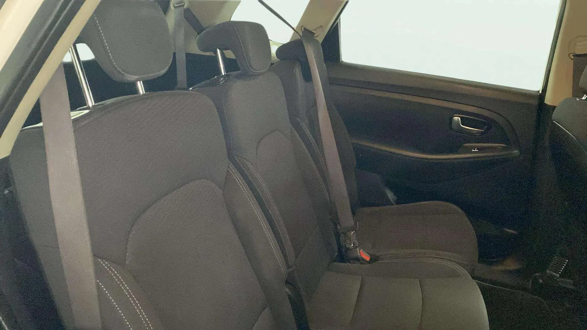 Kia Carens 1.6 GDi Drive - foto 24