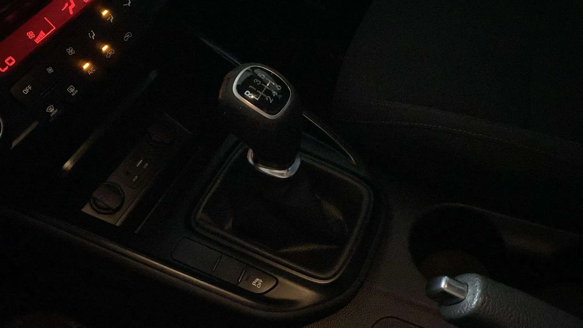 Kia Carens 1.6 GDi Drive - foto 17