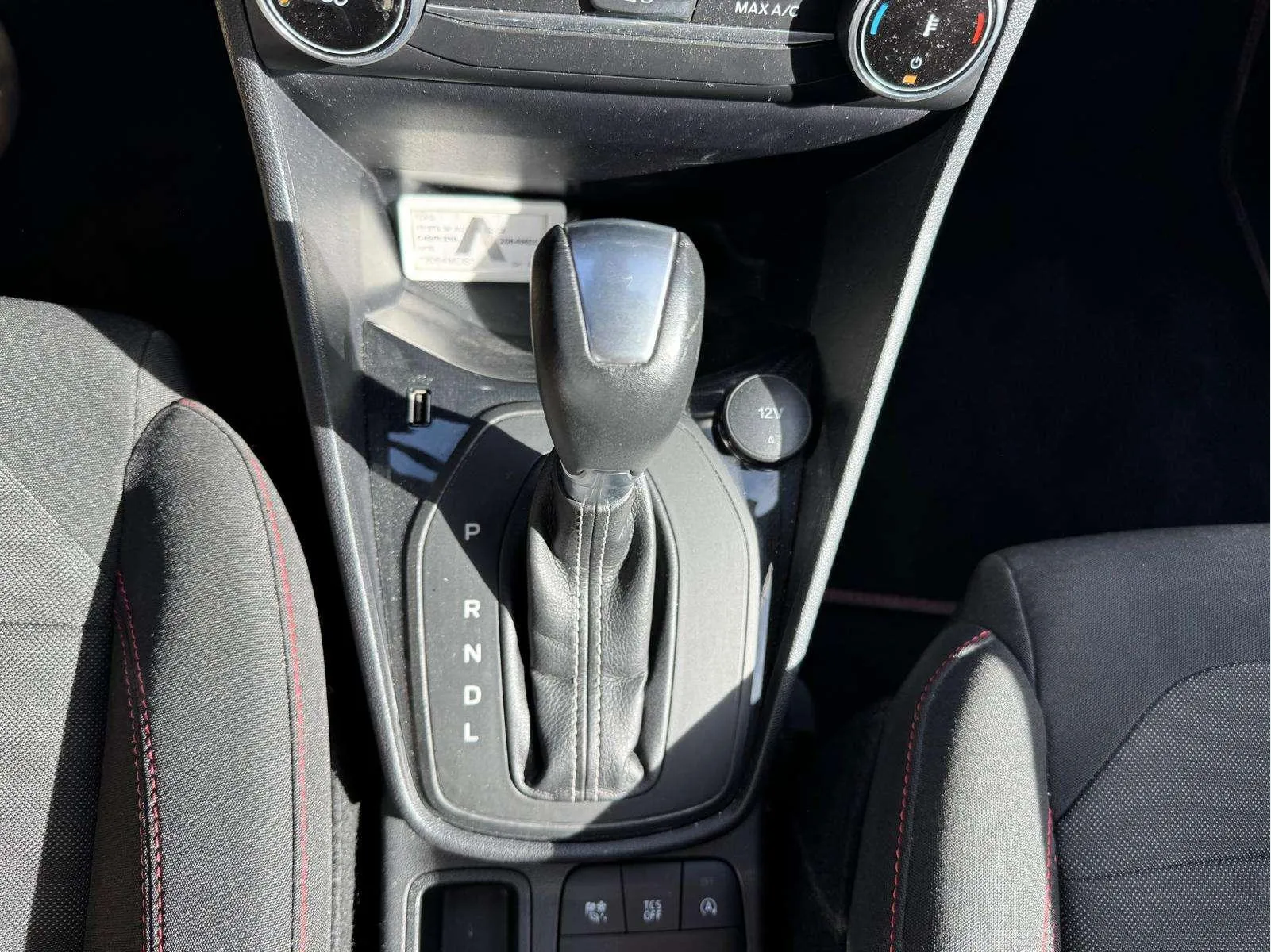 Ford Fiesta 1.0 EcoBoost MHEV ST-Line X - foto 19