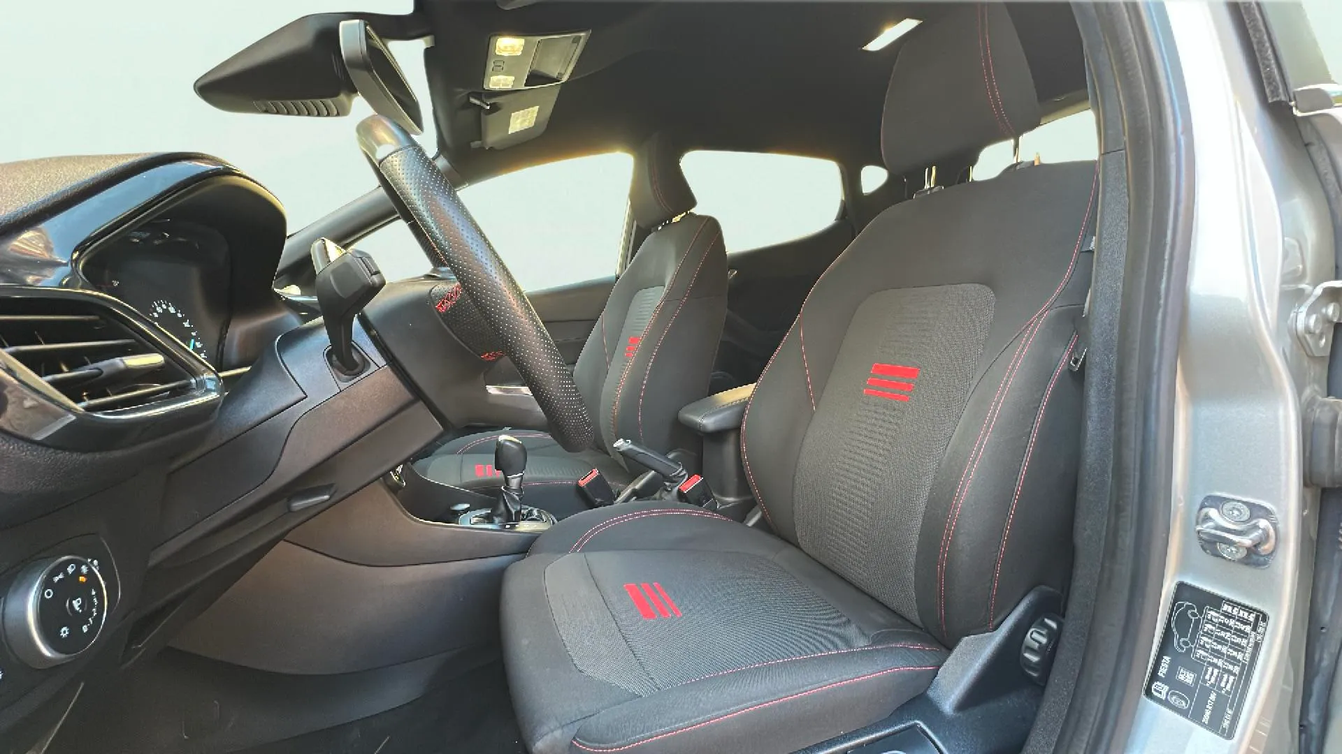 Ford Fiesta 1.0 EcoBoost MHEV ST-Line - foto 15