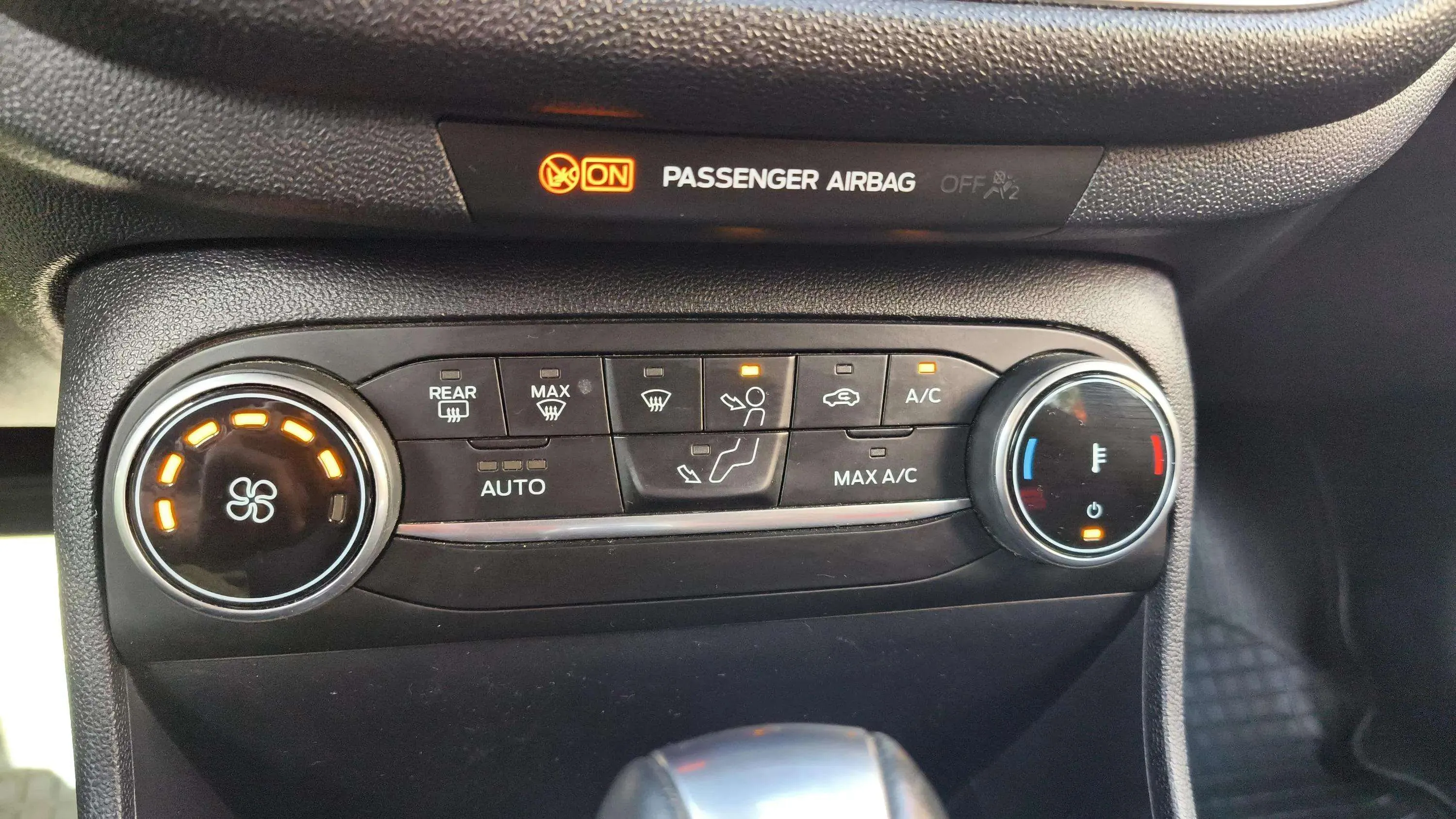 Ford Fiesta 1.0 EcoBoost MHEV ST-Line X - foto 18