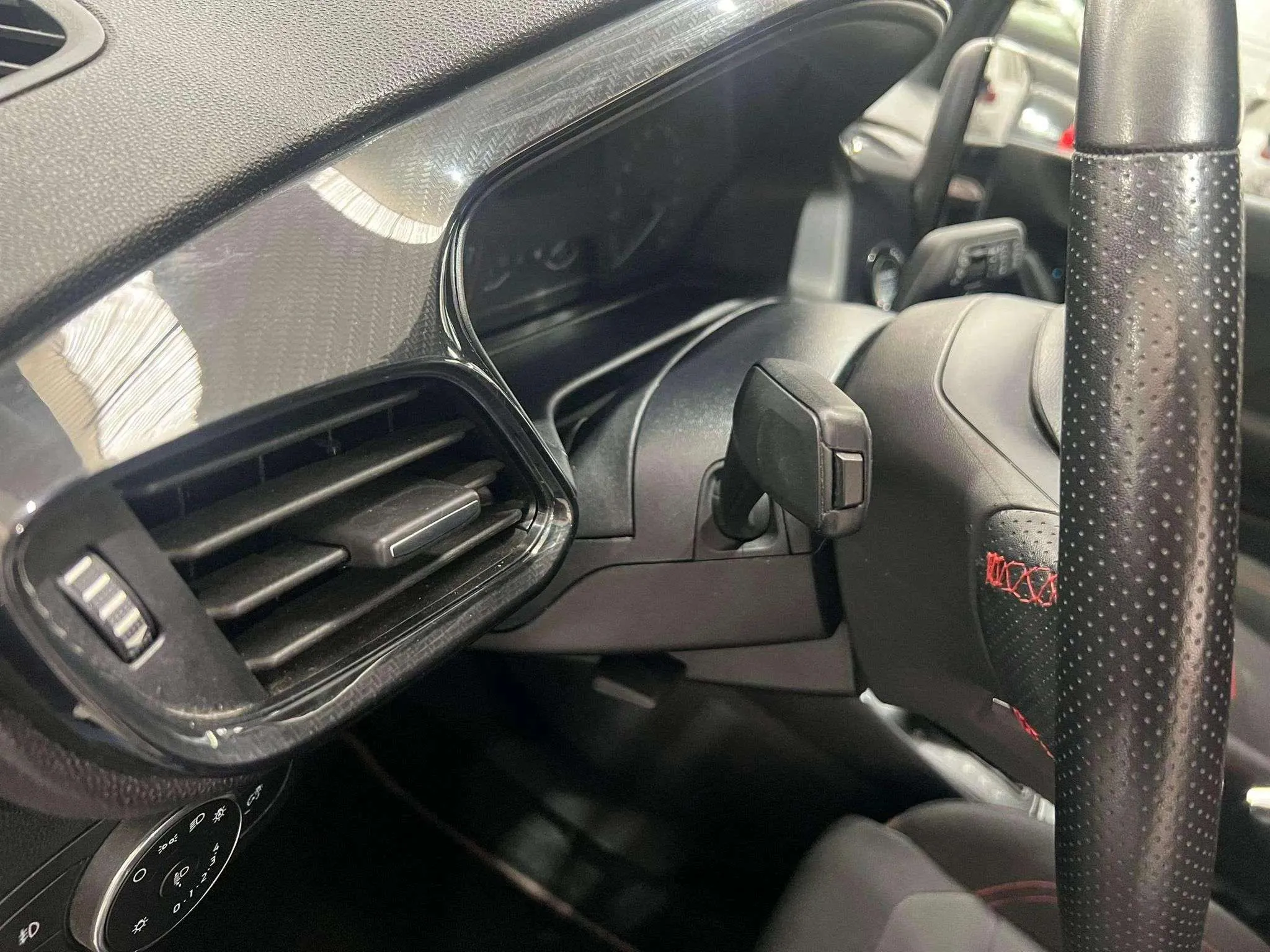 Ford Fiesta 1.0 EcoBoost MHEV ST-Line X - foto 14