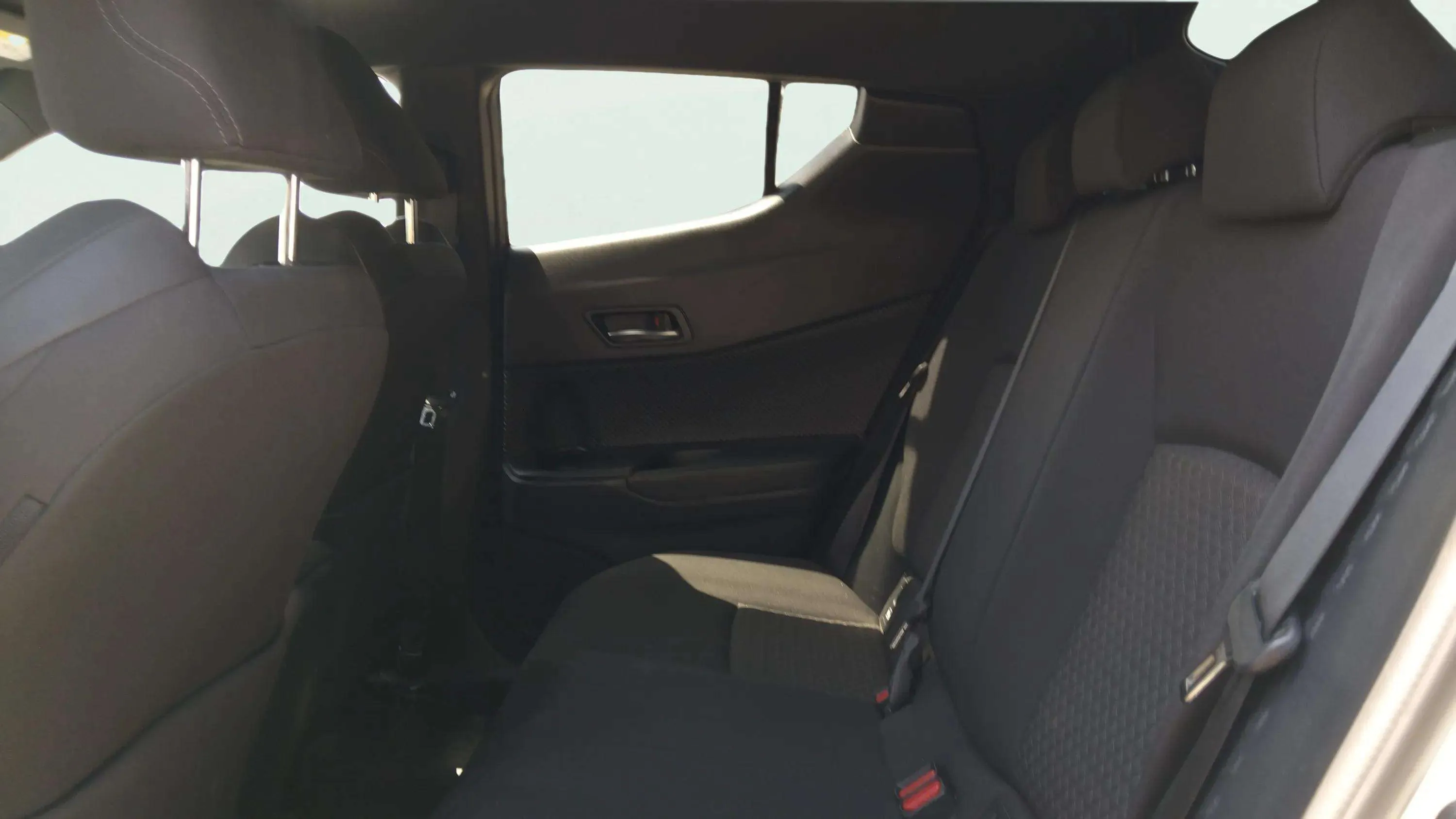 Toyota C-HR 1.8 125H Advance - foto 12