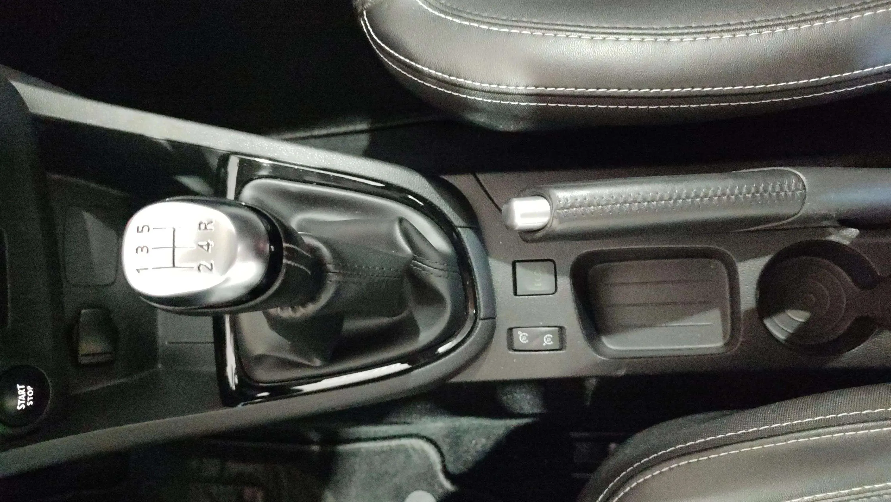 Renault Clio Limited TCe -18 - foto 17