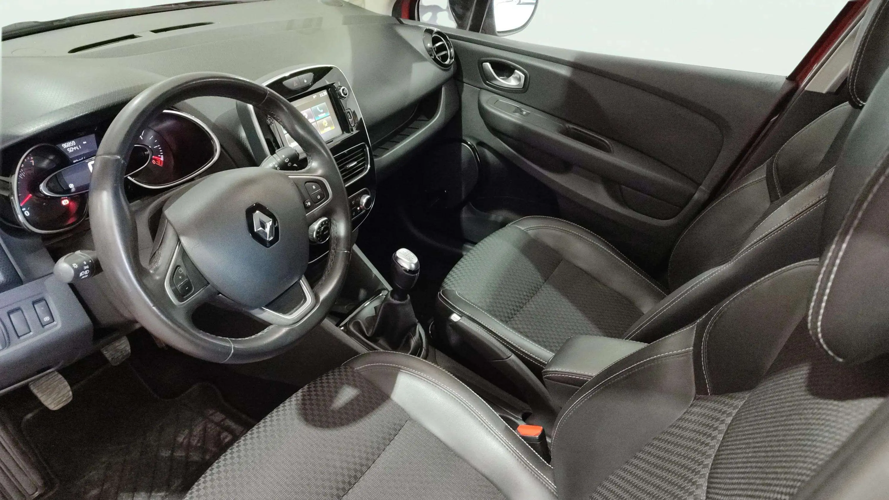 Renault Clio Limited TCe -18 - foto 6