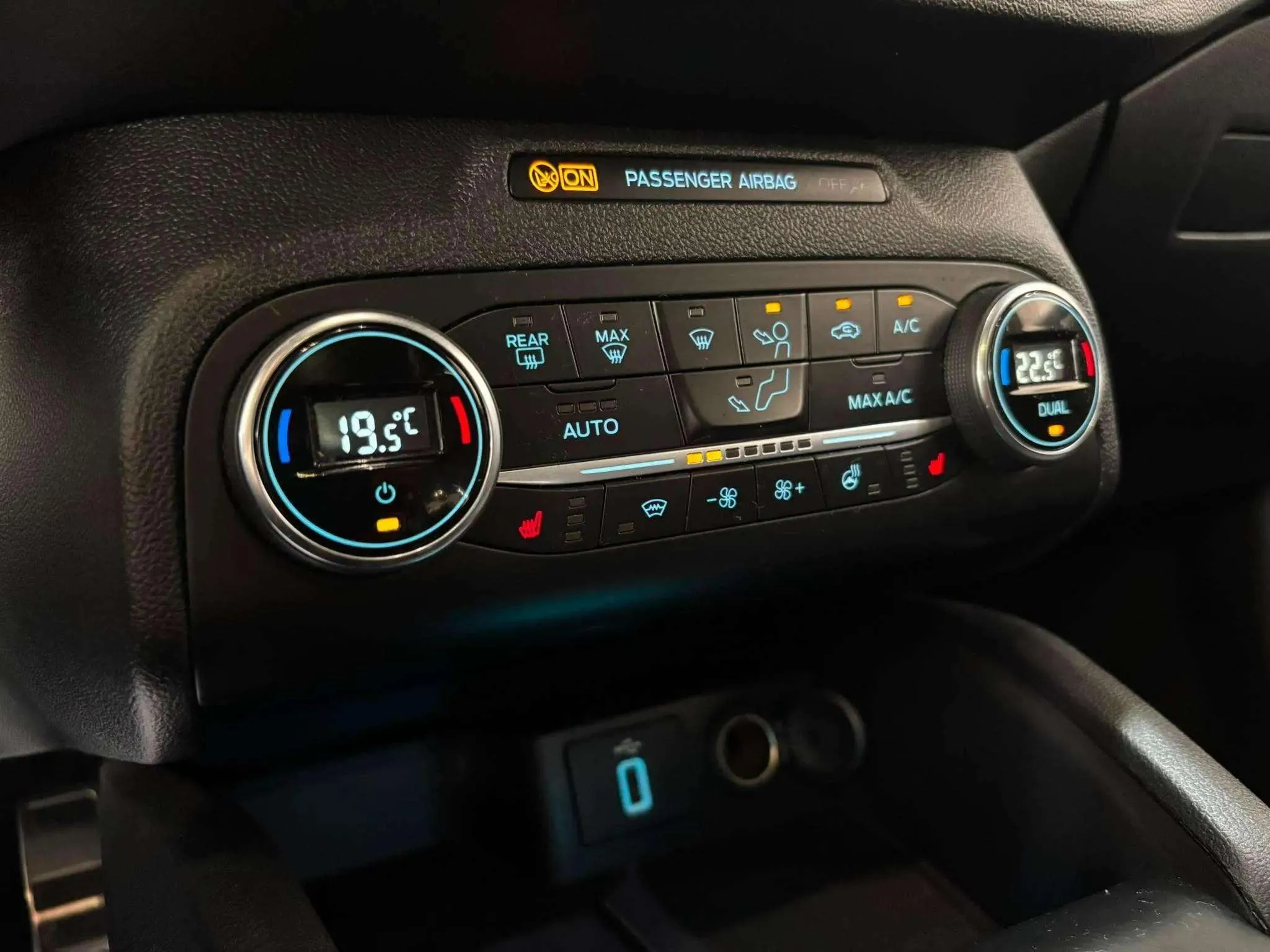 Ford Focus 1.0 EcoBoost ST-Line SB - foto 14
