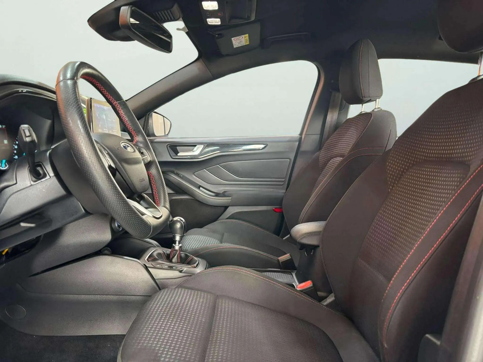 Ford Focus 1.0 EcoBoost ST-Line SB - foto 7