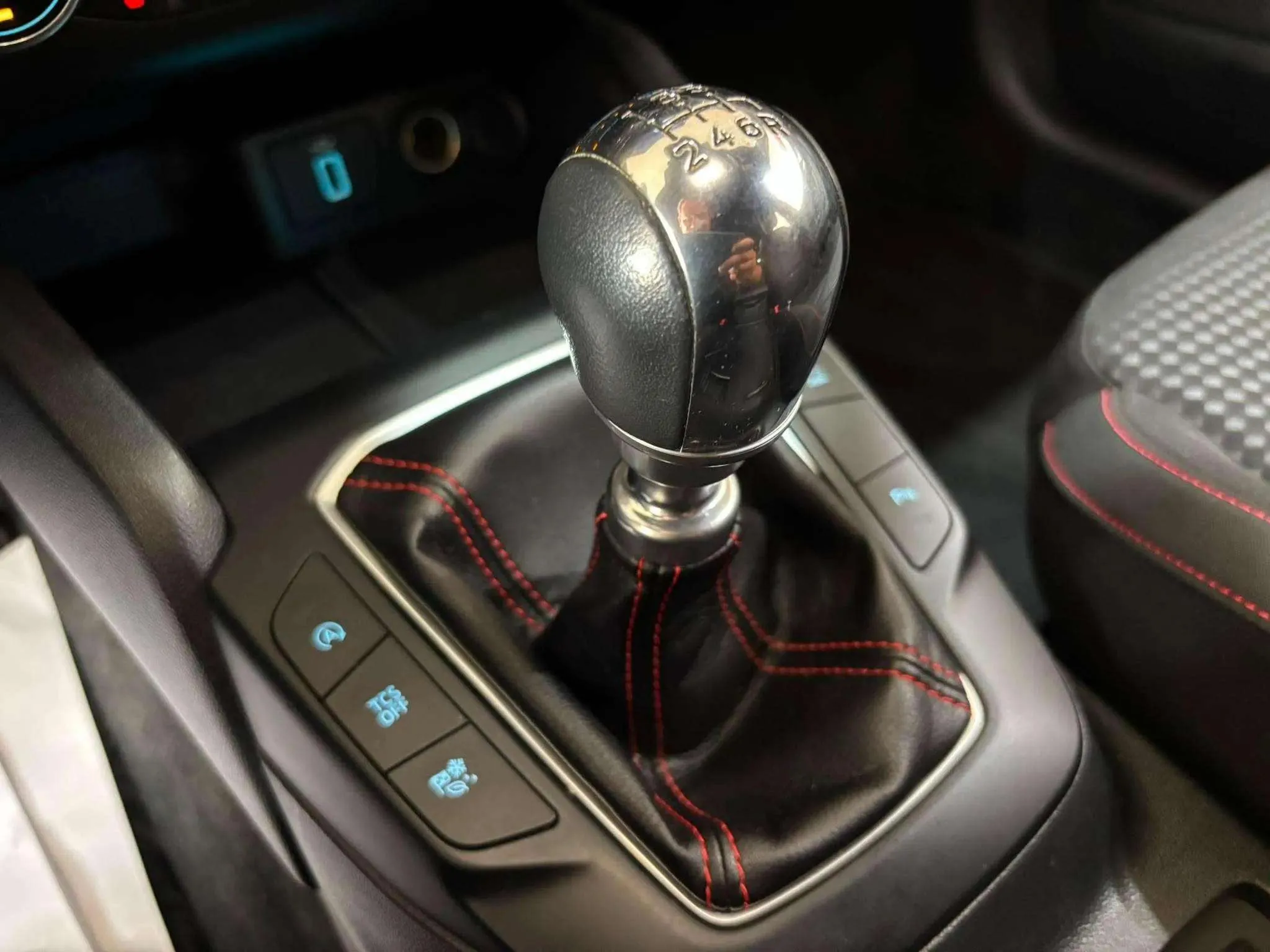 Ford Focus 1.0 EcoBoost ST-Line SB - foto 16