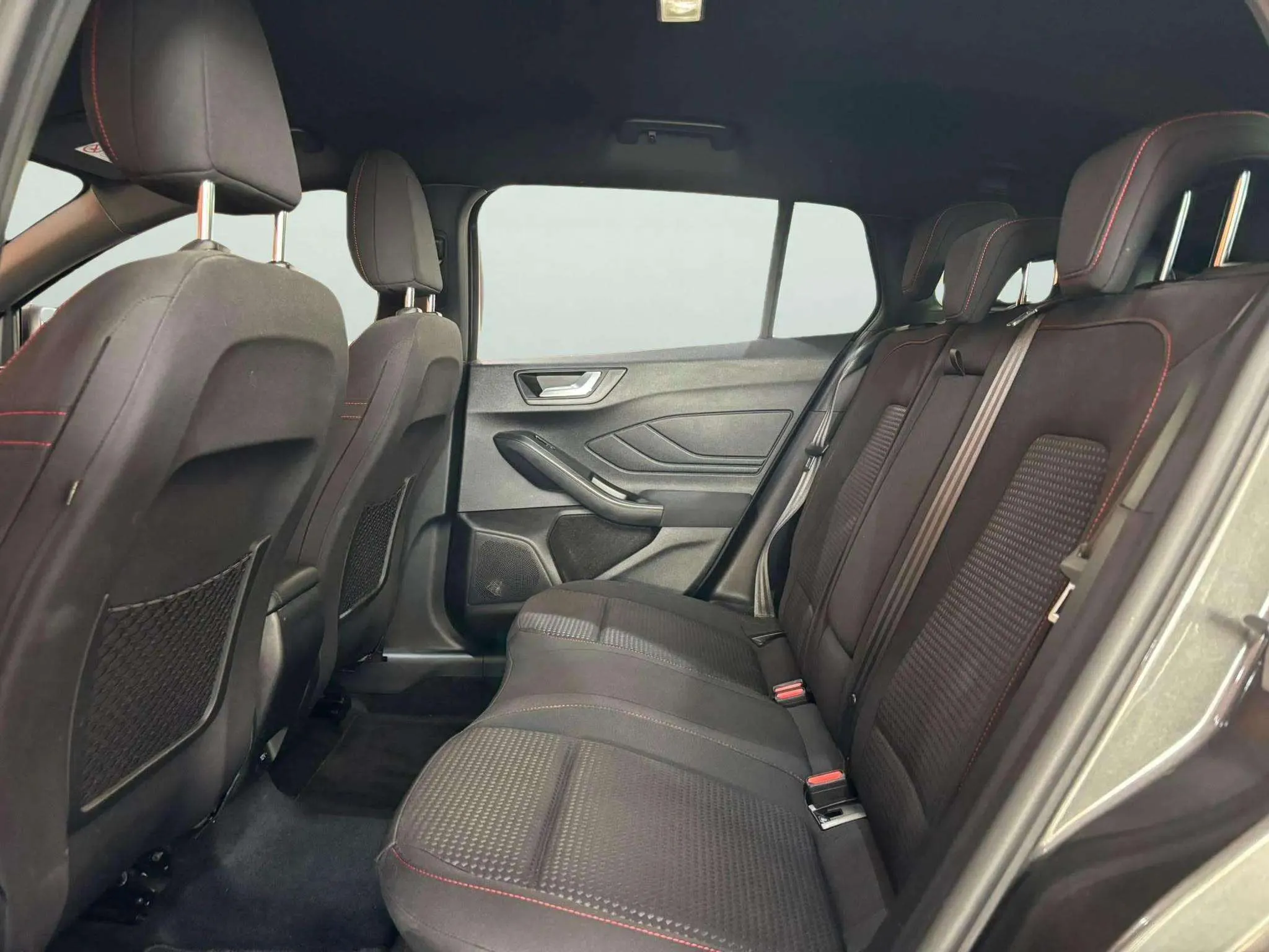Ford Focus 1.0 EcoBoost ST-Line SB - foto 9