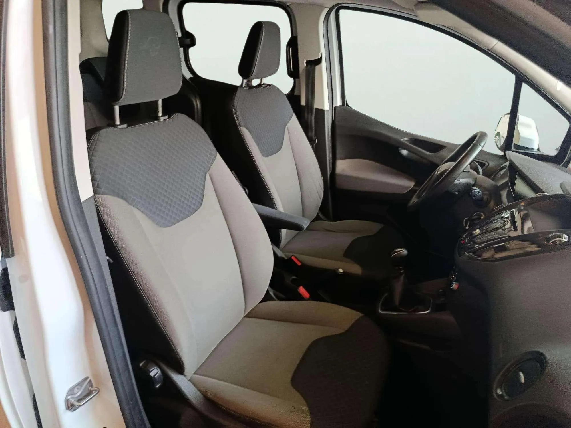 Ford Tourneo Courier 1.0 EcoBoost Ambiente - foto 11