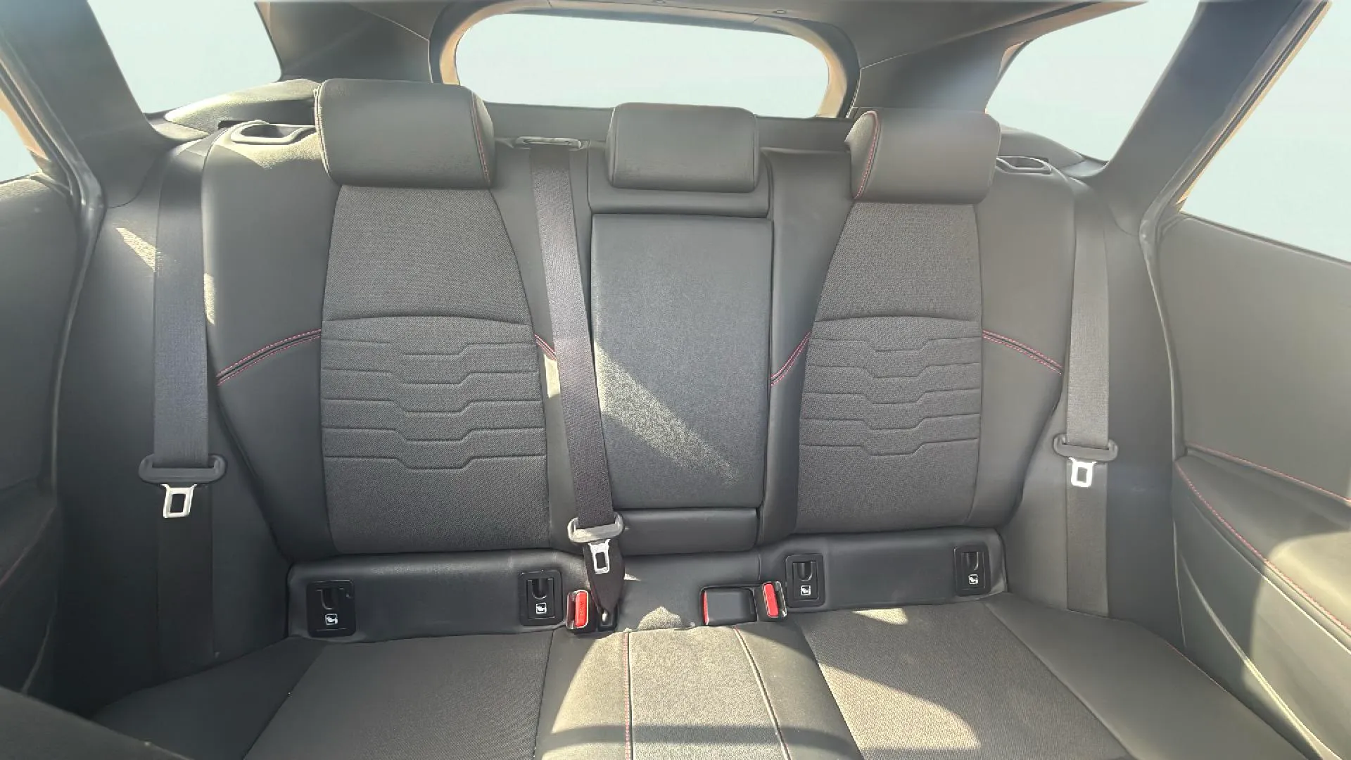 Toyota Corolla 2.0 180H Advance E-CVT Touring Sport - foto 15