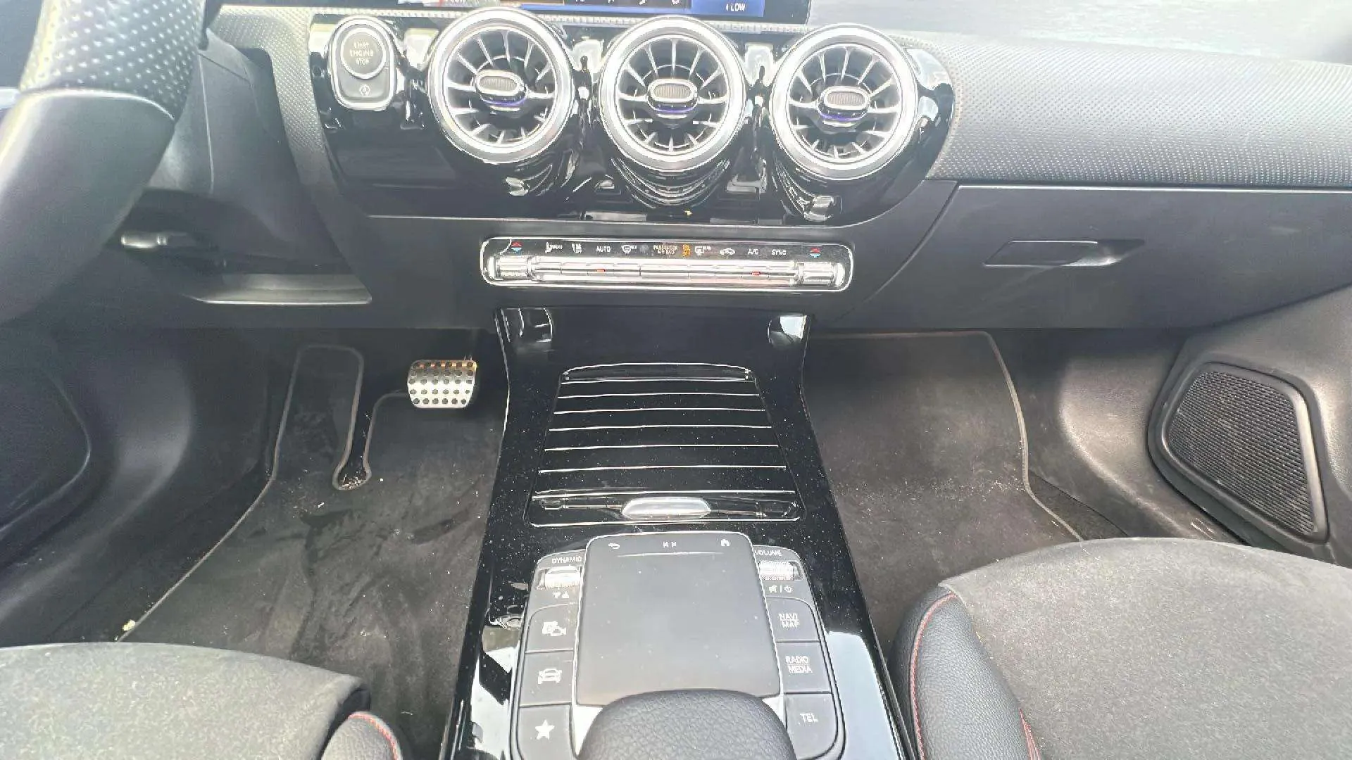 Mercedes-Benz CLA 200 - foto 15