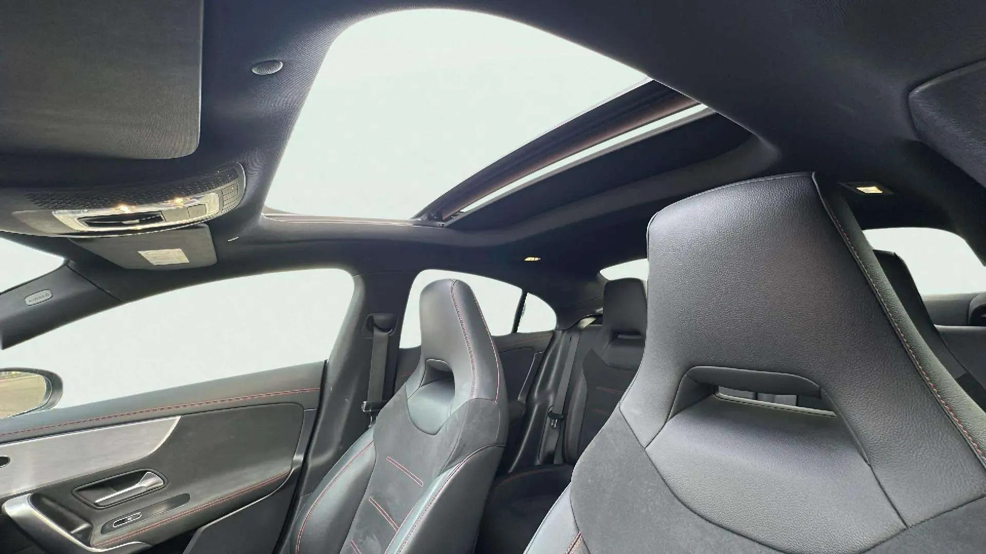 Mercedes-Benz CLA 200 - foto 26