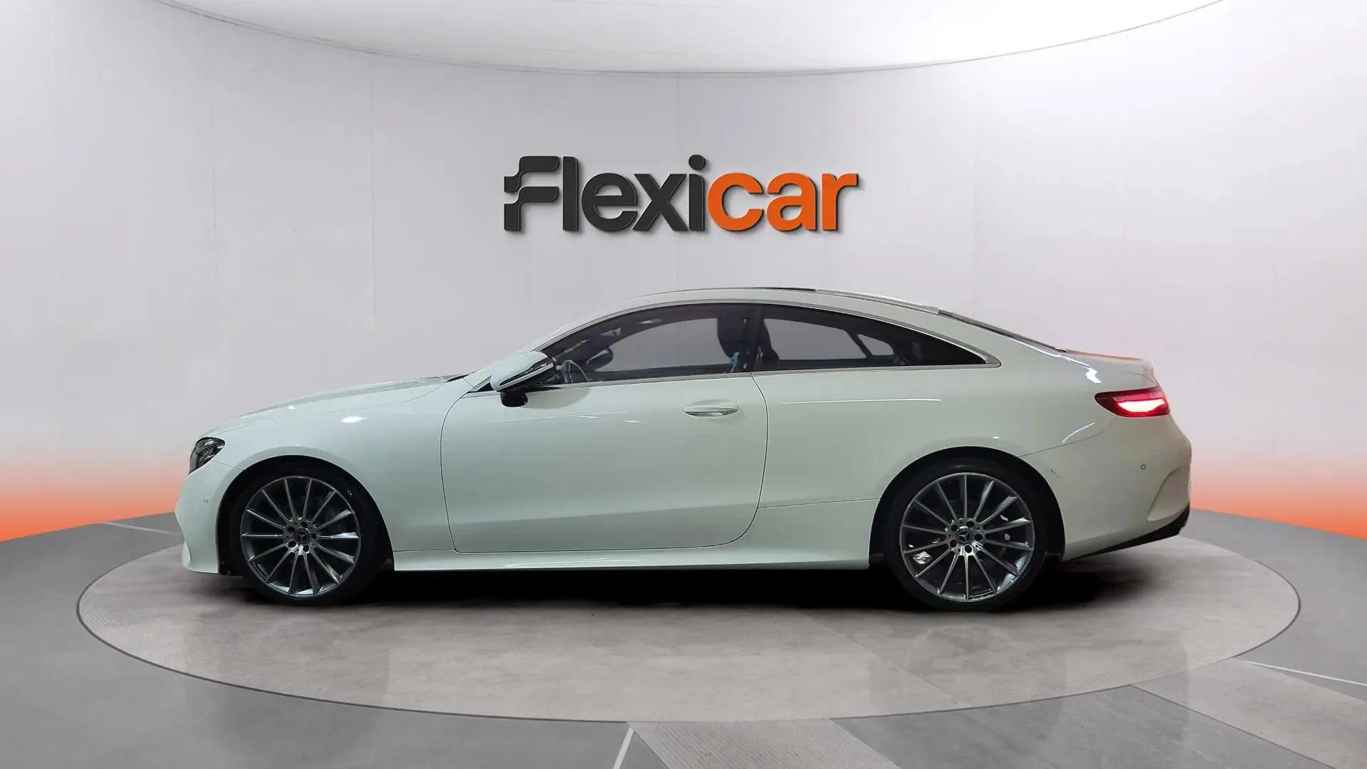 Mercedes-Benz Clase E E 200 Coupe AMG - foto 3