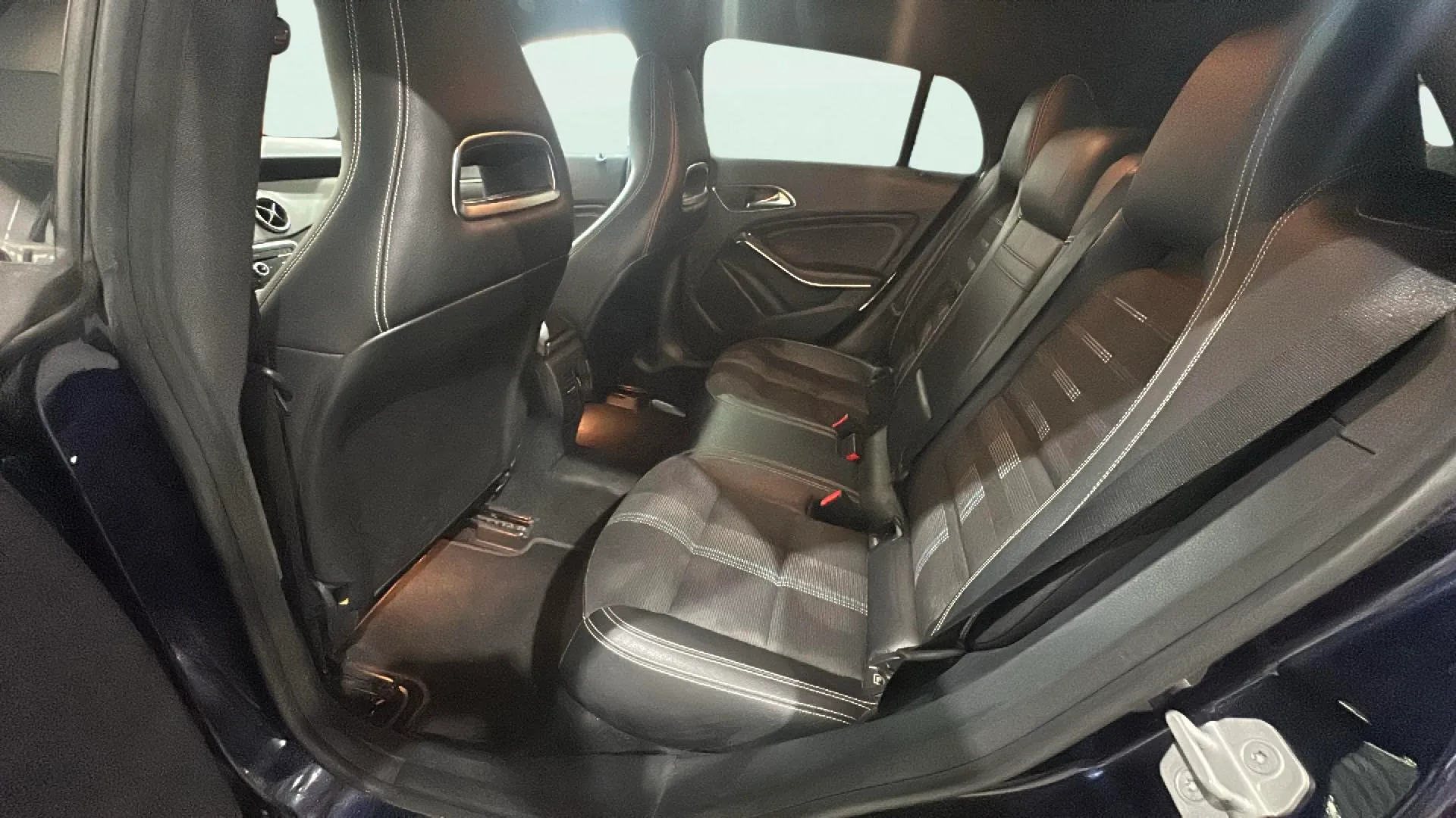Mercedes-Benz CLA 200 d Shooting Brake - foto 18