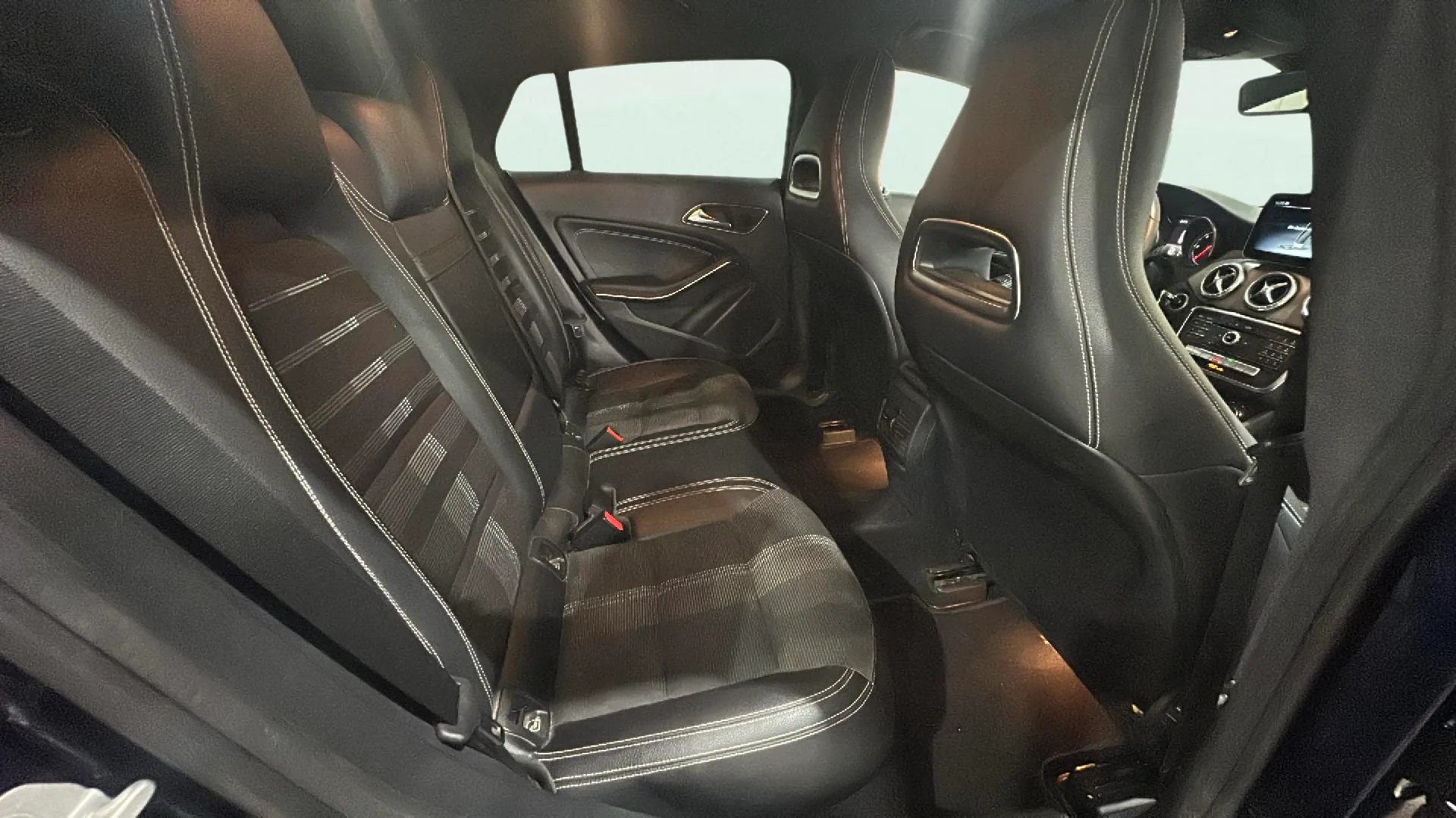 Mercedes-Benz CLA 200 d Shooting Brake - foto 13