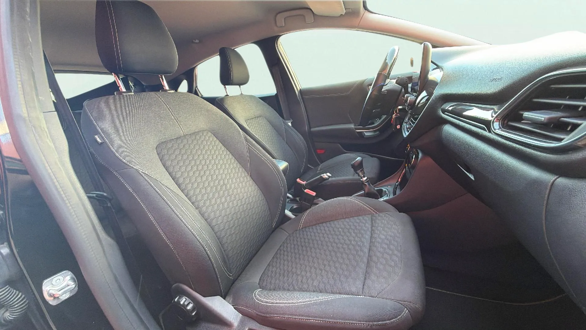 Ford Puma 1.0 EcoBoost Titanium MHEV - foto 14