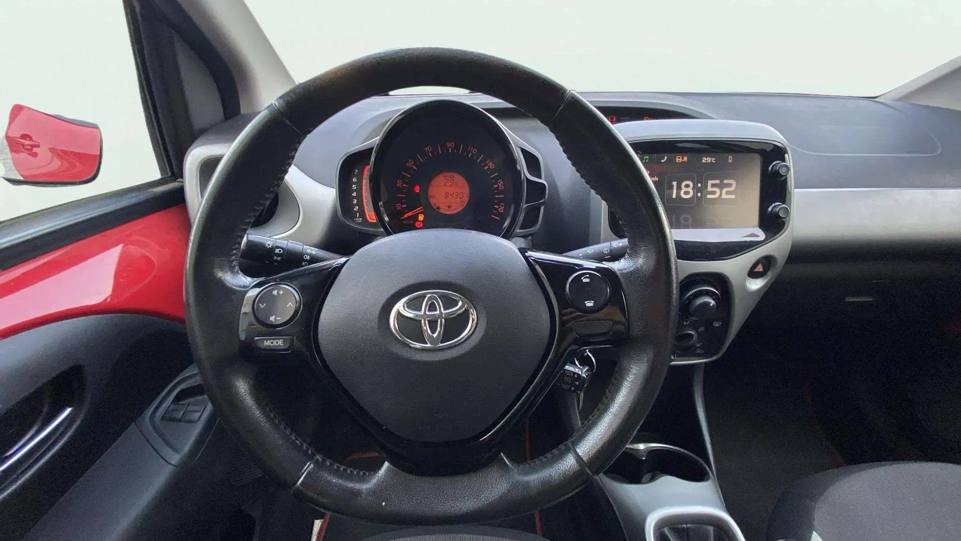 Toyota Aygo 1.0 70 x-play - foto 8