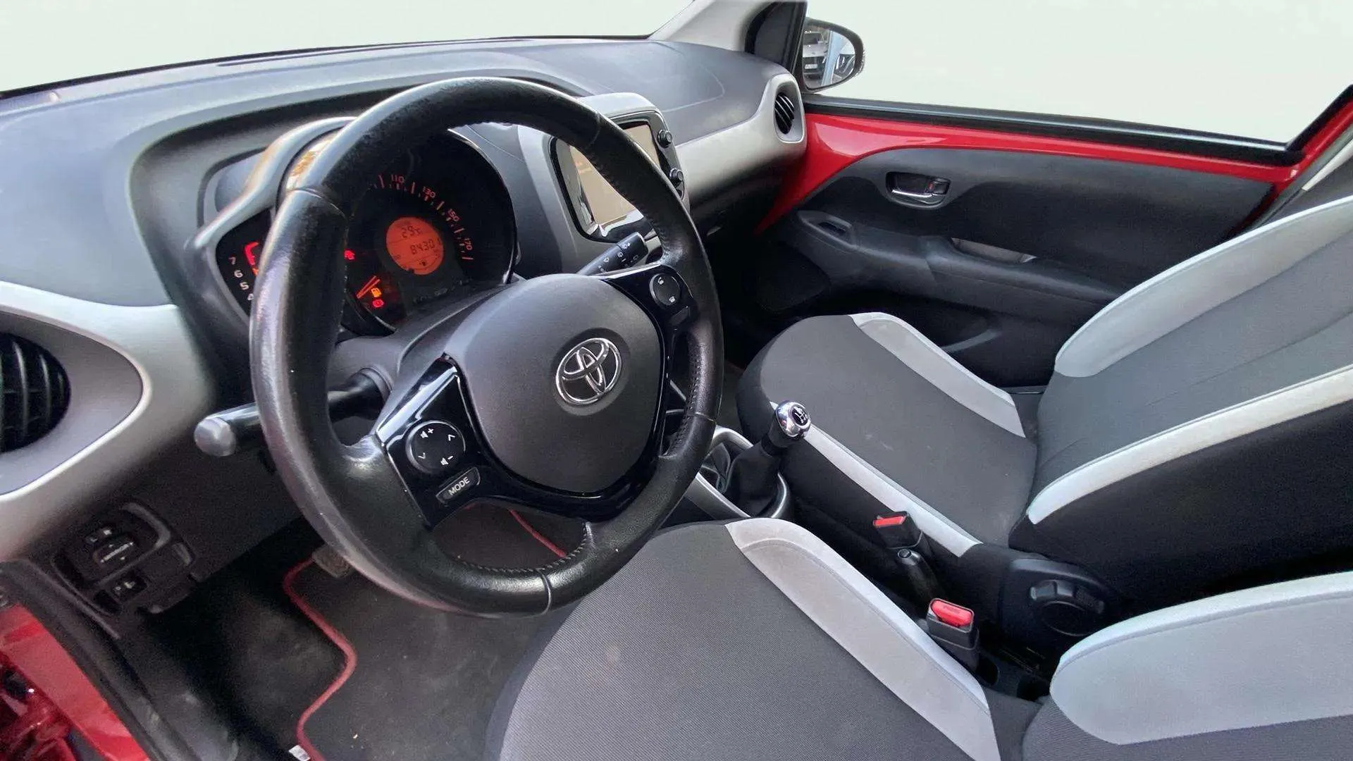 Toyota Aygo 1.0 70 x-play - foto 9