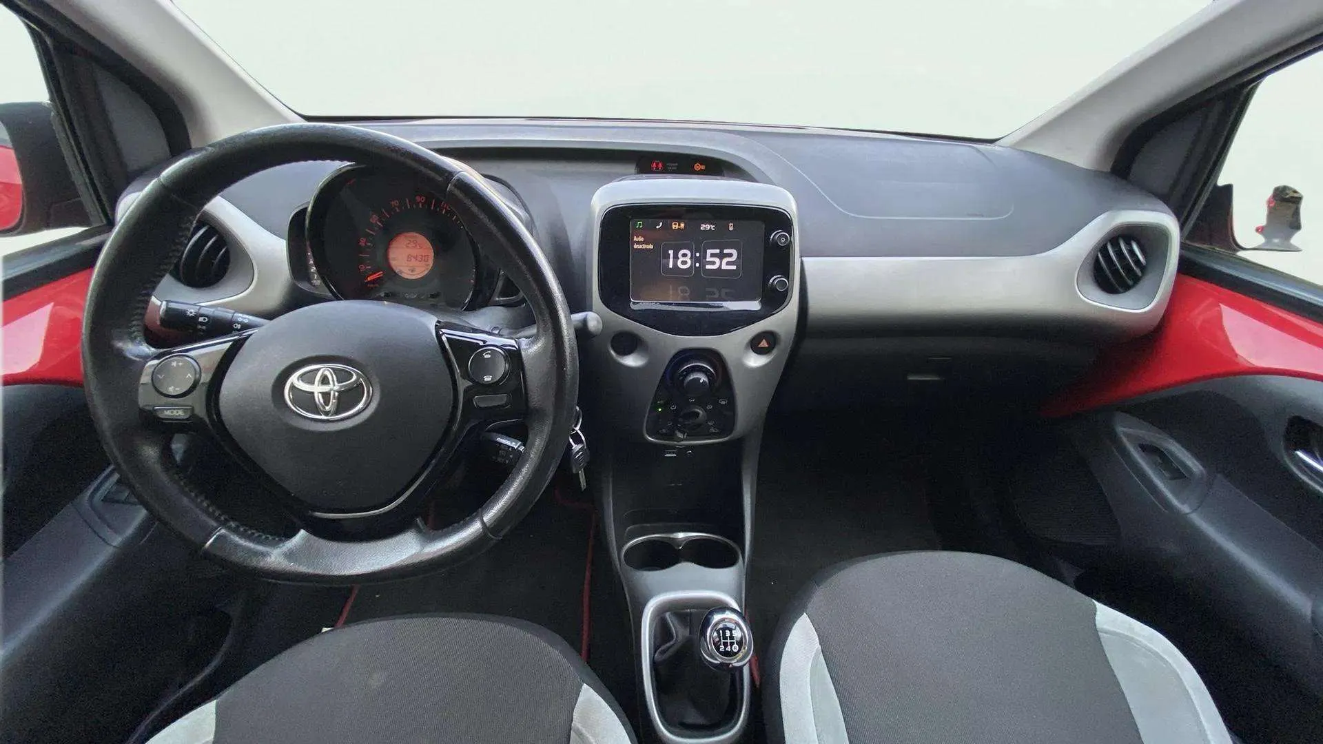 Toyota Aygo 1.0 70 x-play - foto 10