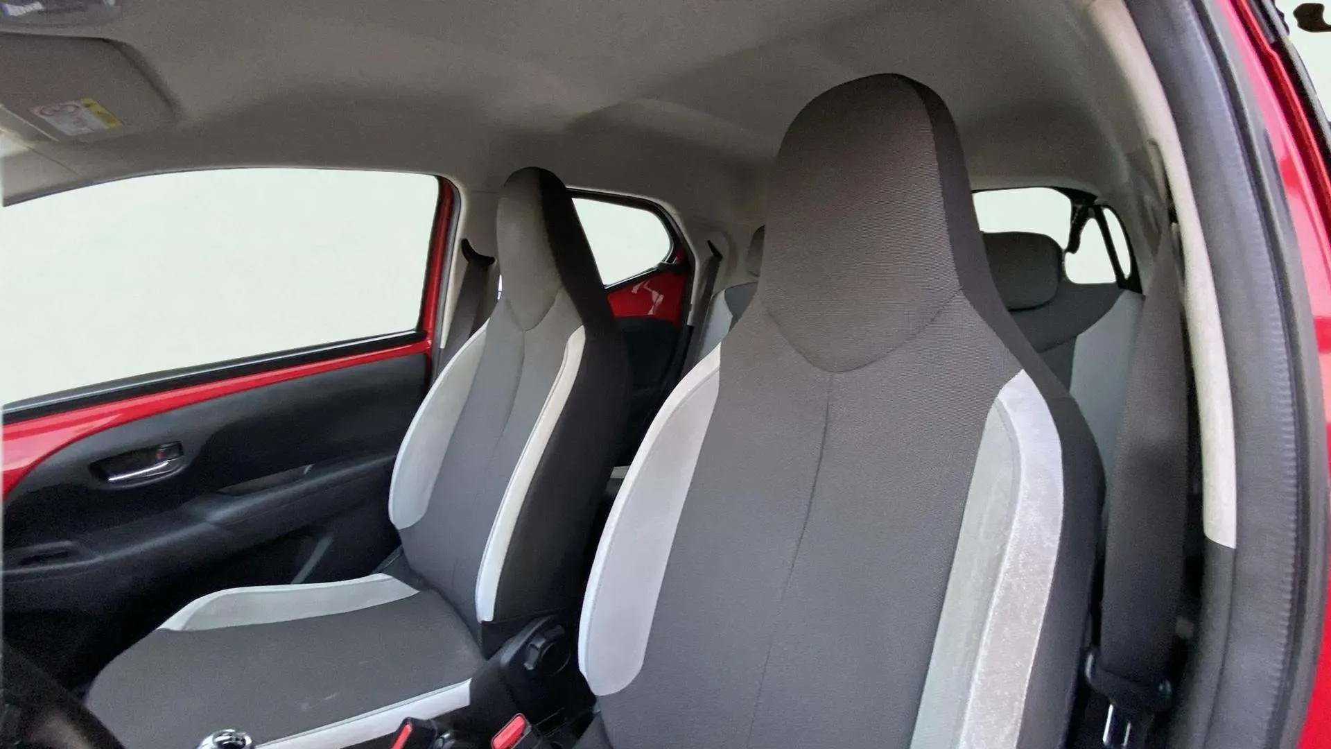 Toyota Aygo 1.0 70 x-play - foto 12