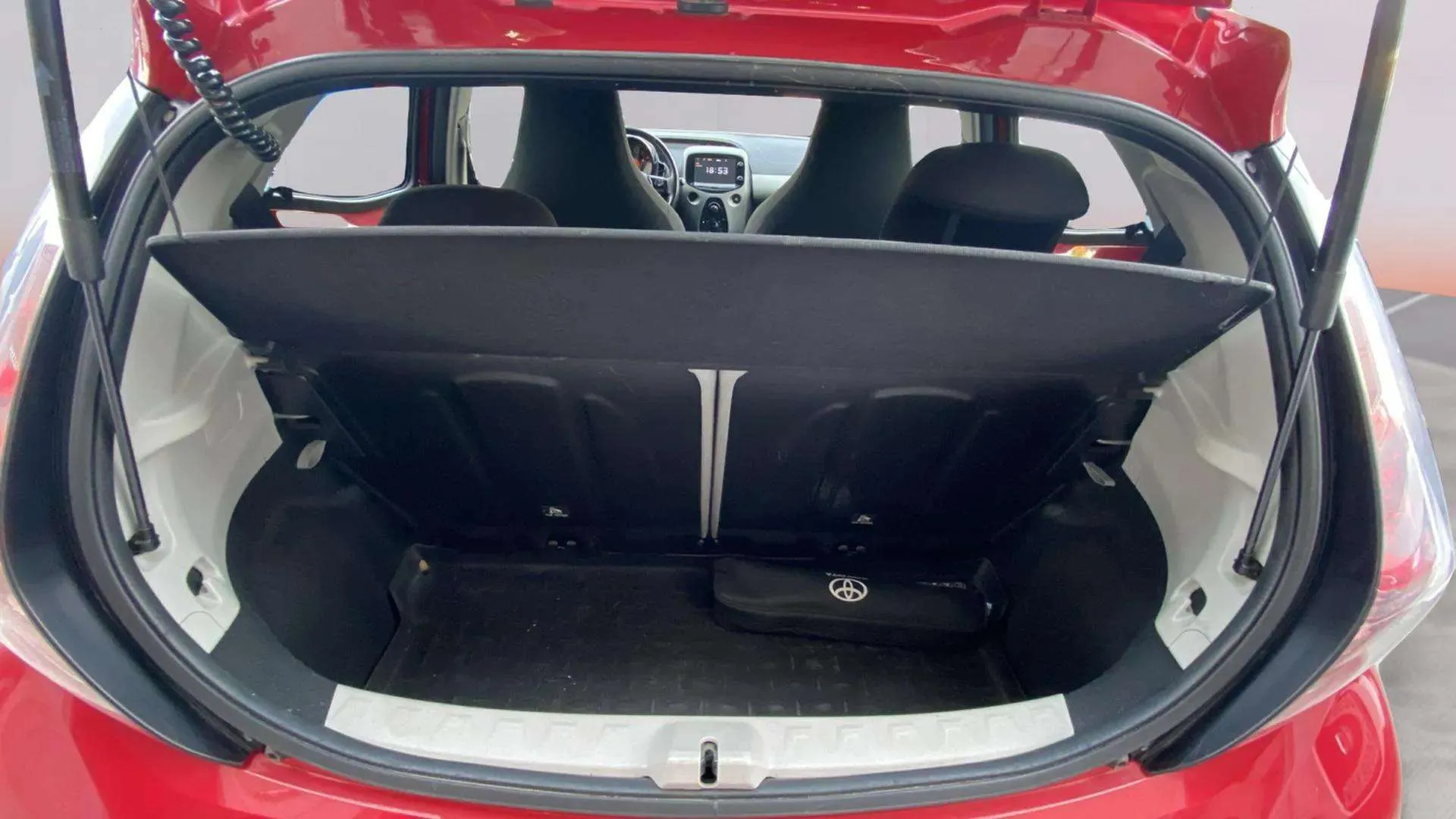 Toyota Aygo 1.0 70 x-play - foto 17