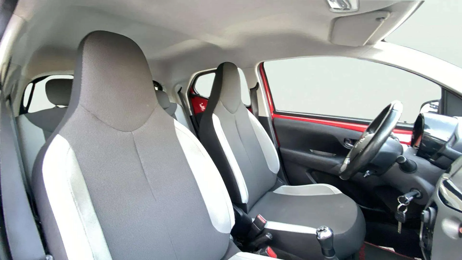 Toyota Aygo 1.0 70 x-play - foto 14