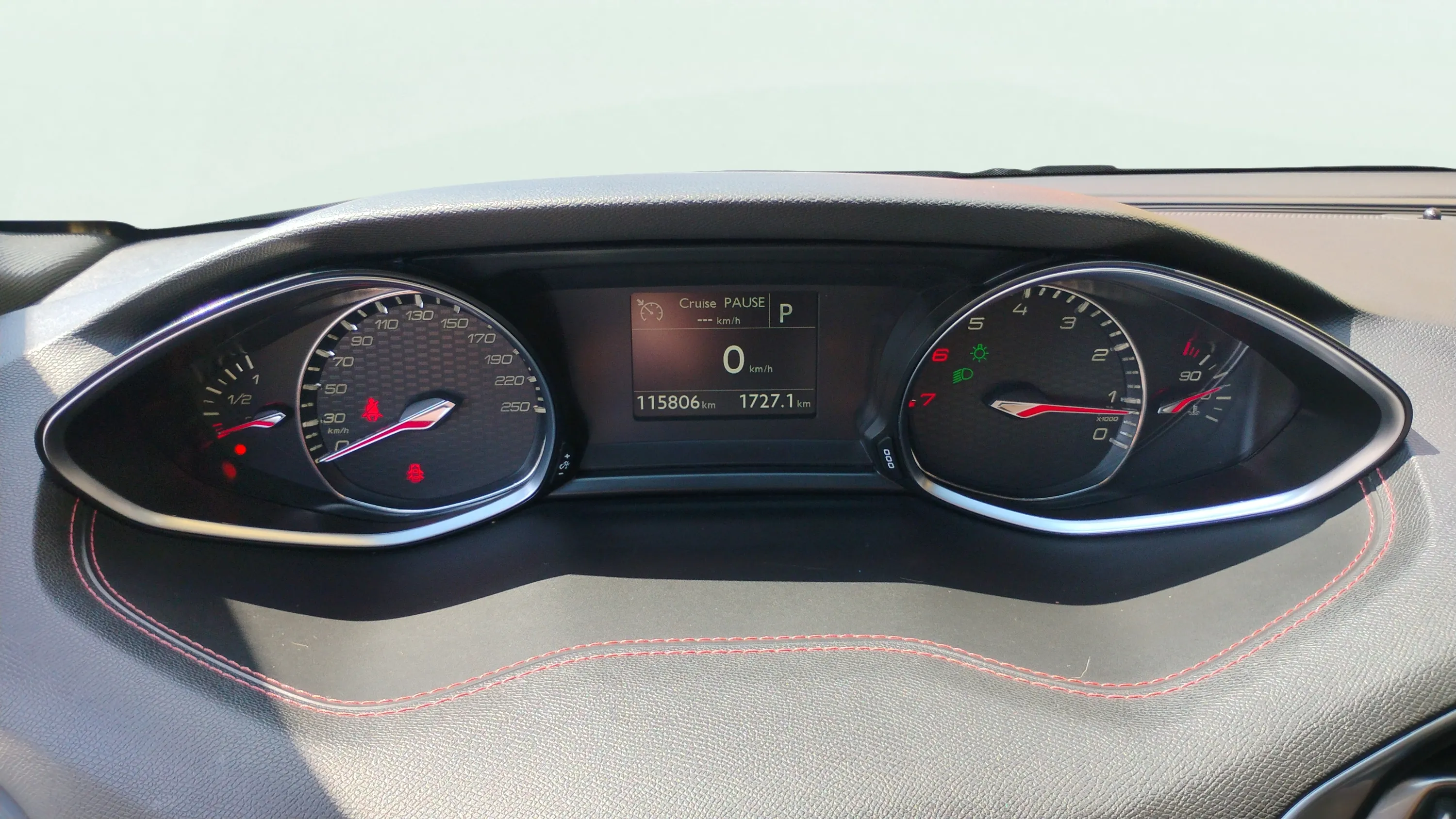 Peugeot 308 GT PureTech EAT8 - foto 12