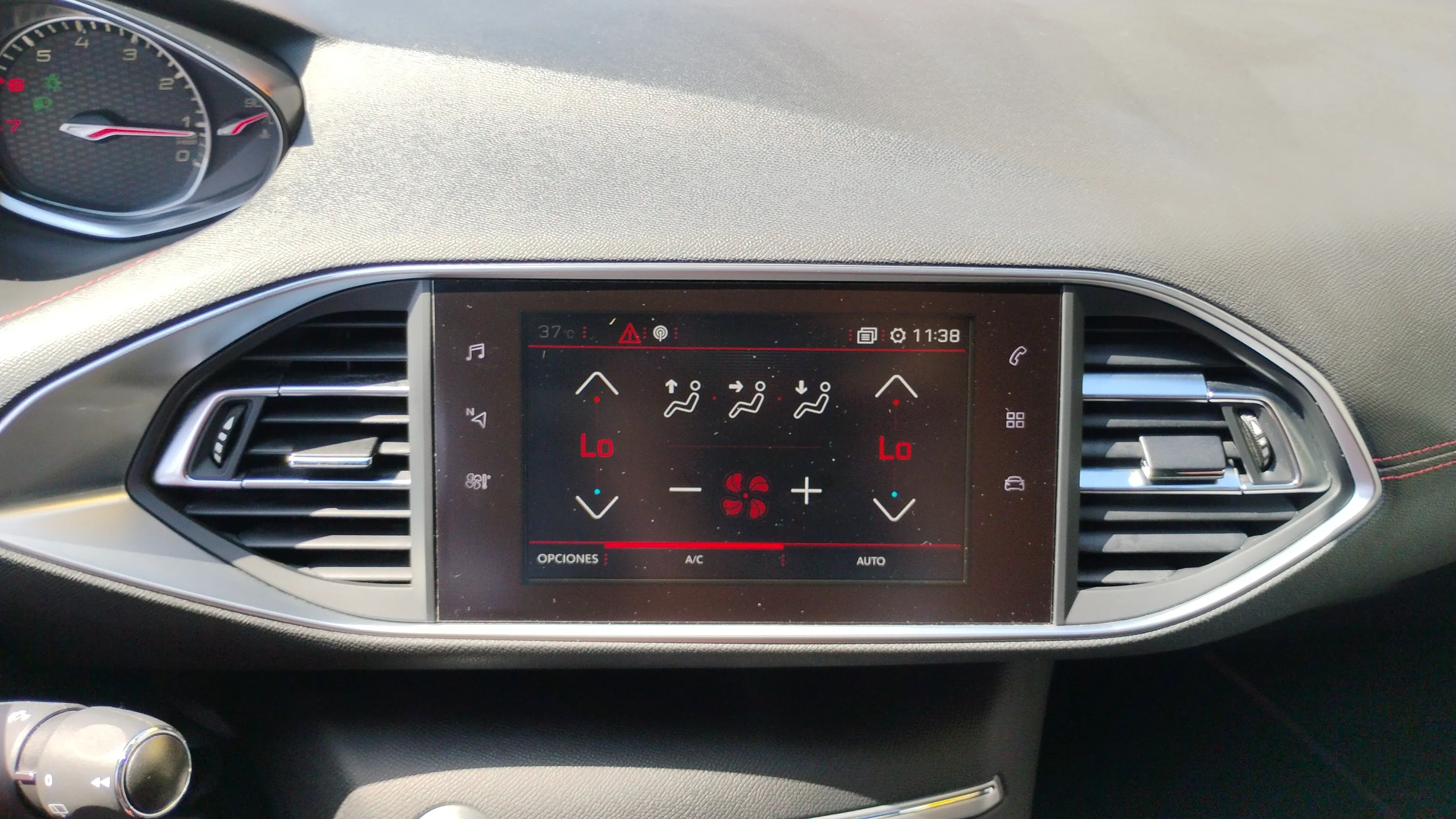 Peugeot 308 GT PureTech EAT8 - foto 10