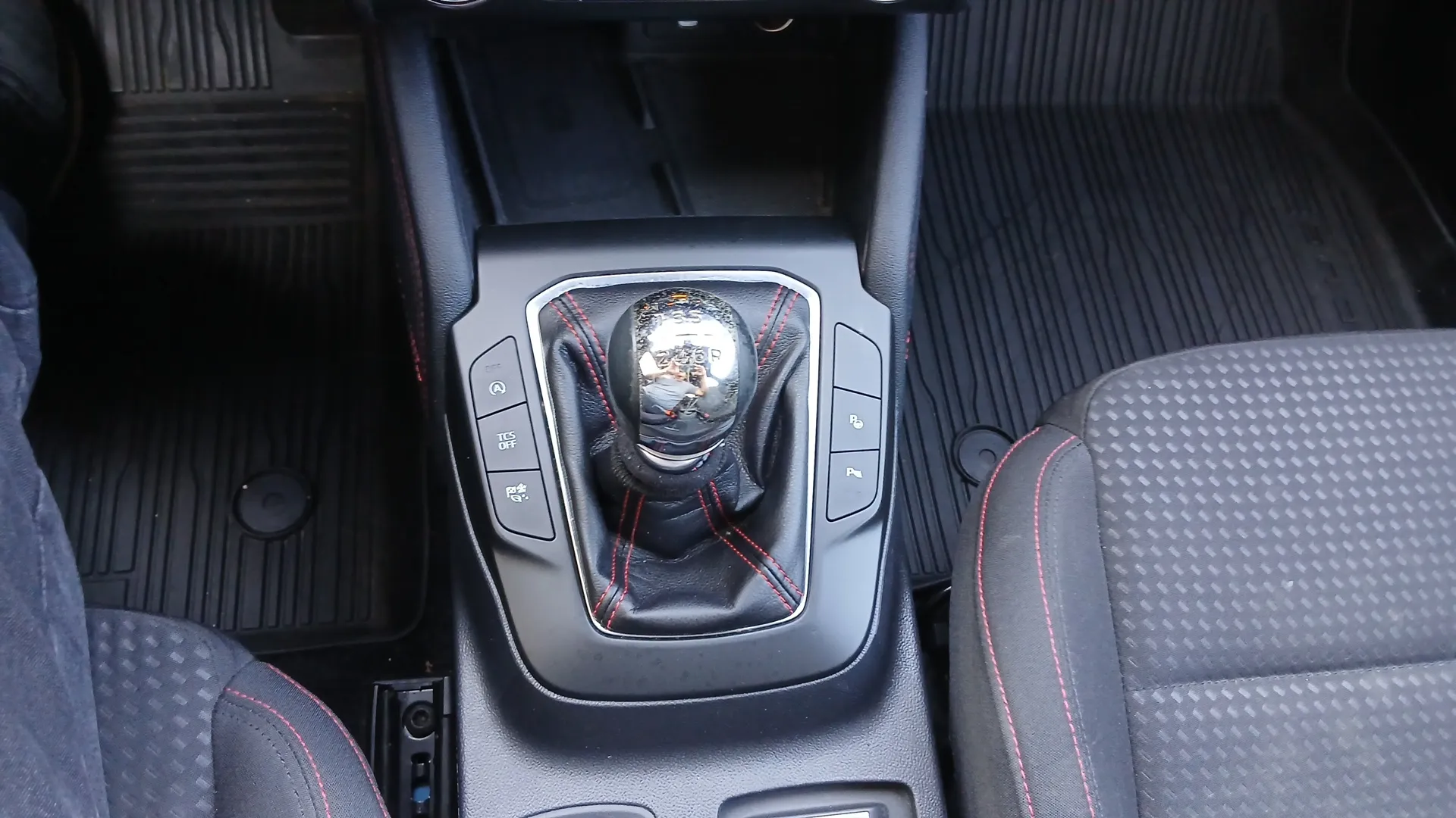 Ford Focus 1.0 EcoBoost ST-Line - foto 13