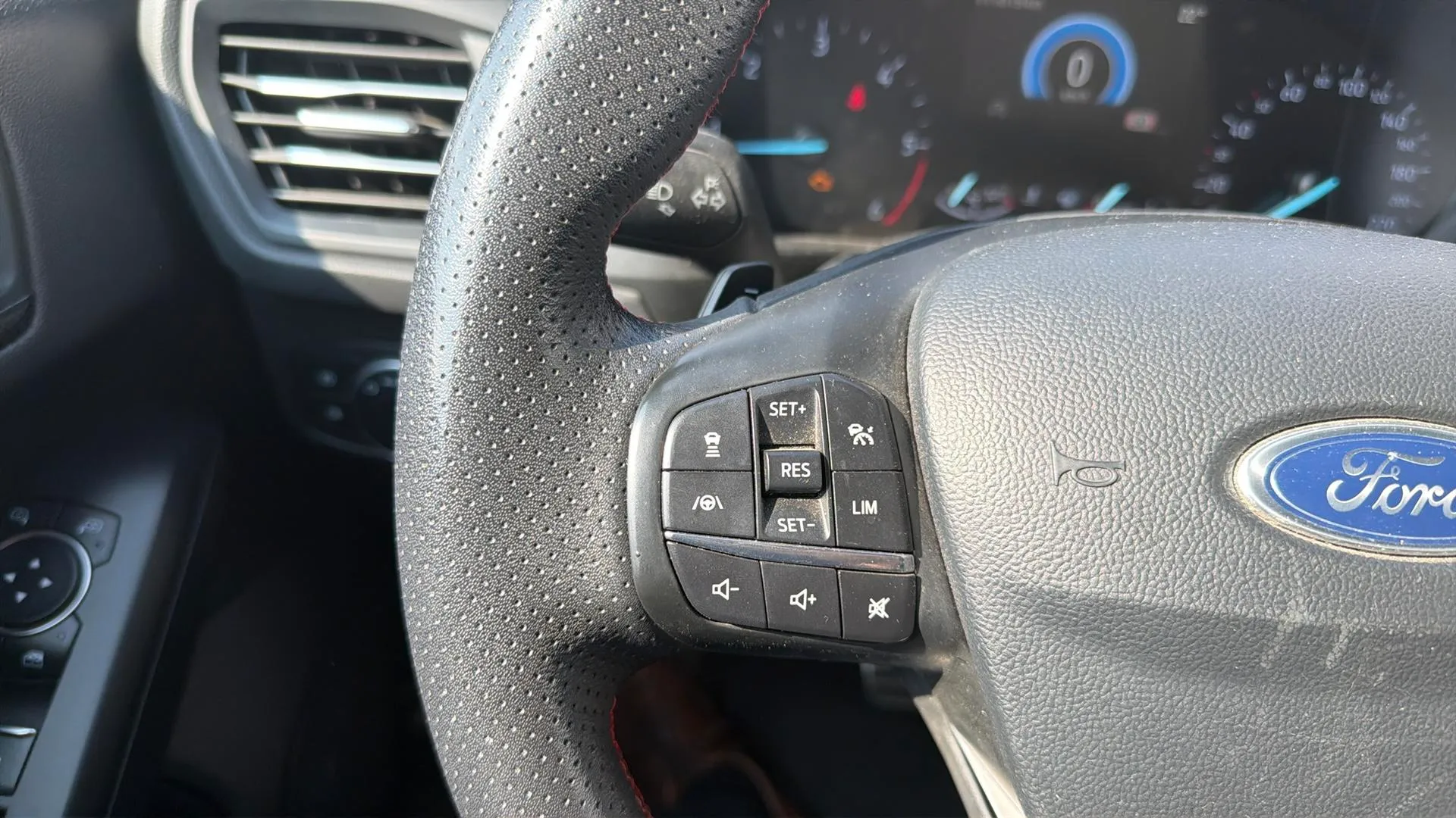 Ford Focus 1.5 EcoBlue ST-Line - foto 15