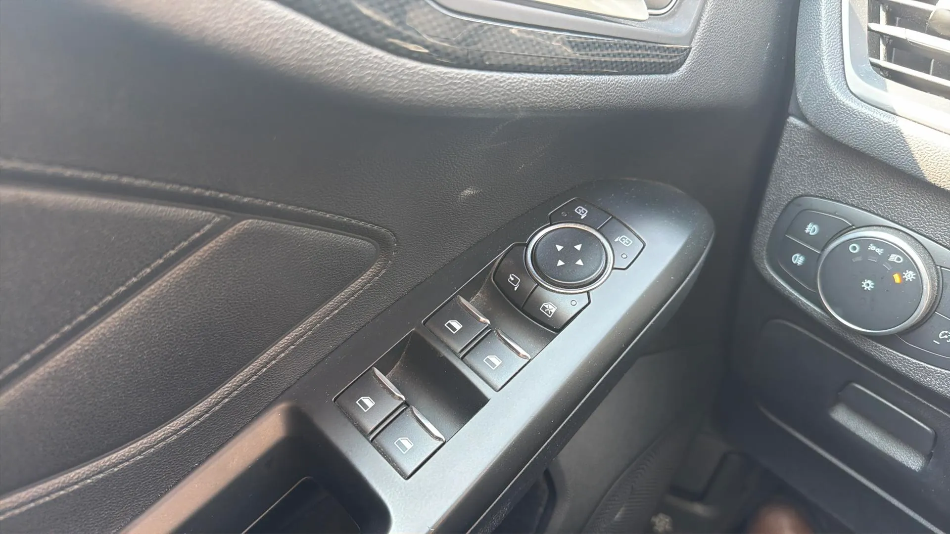 Ford Focus 1.5 EcoBlue ST-Line - foto 17
