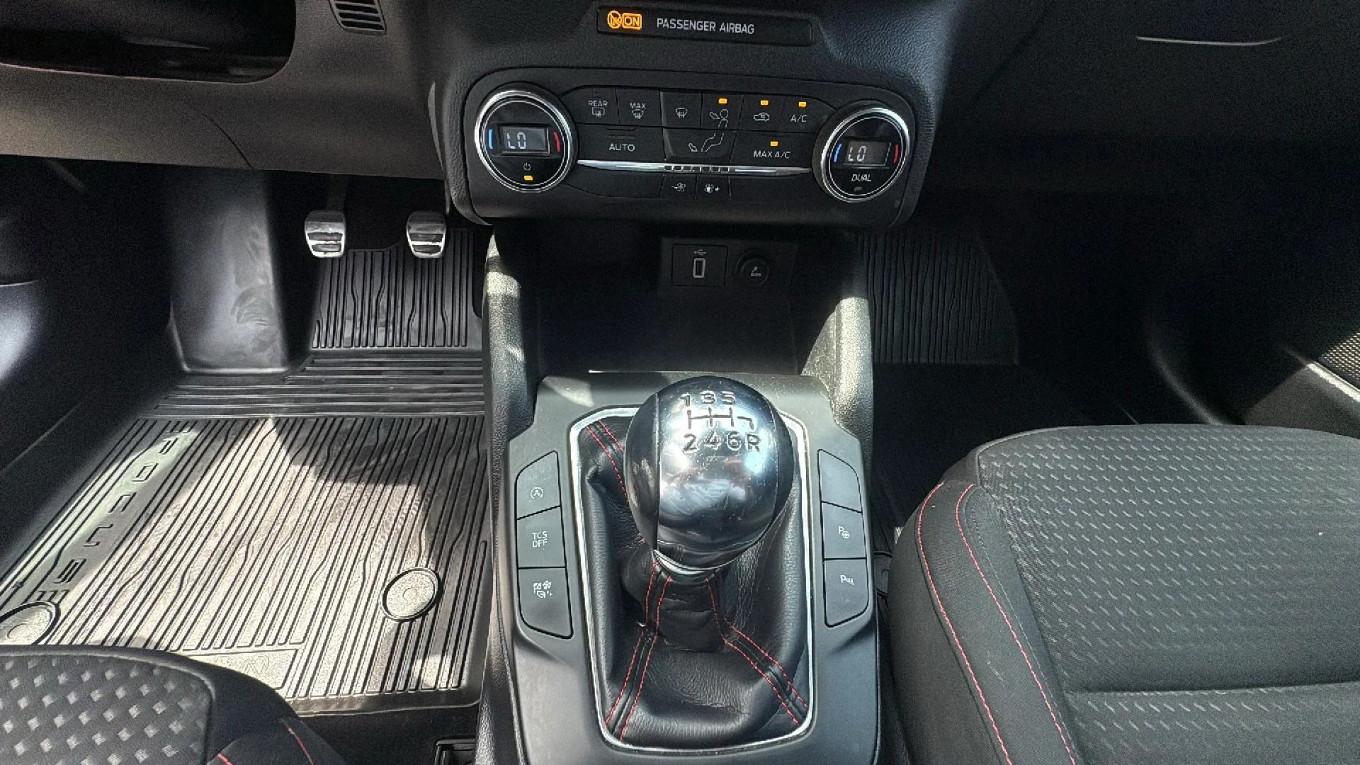 Ford Focus 1.0 EcoBoost ST-Line - foto 15