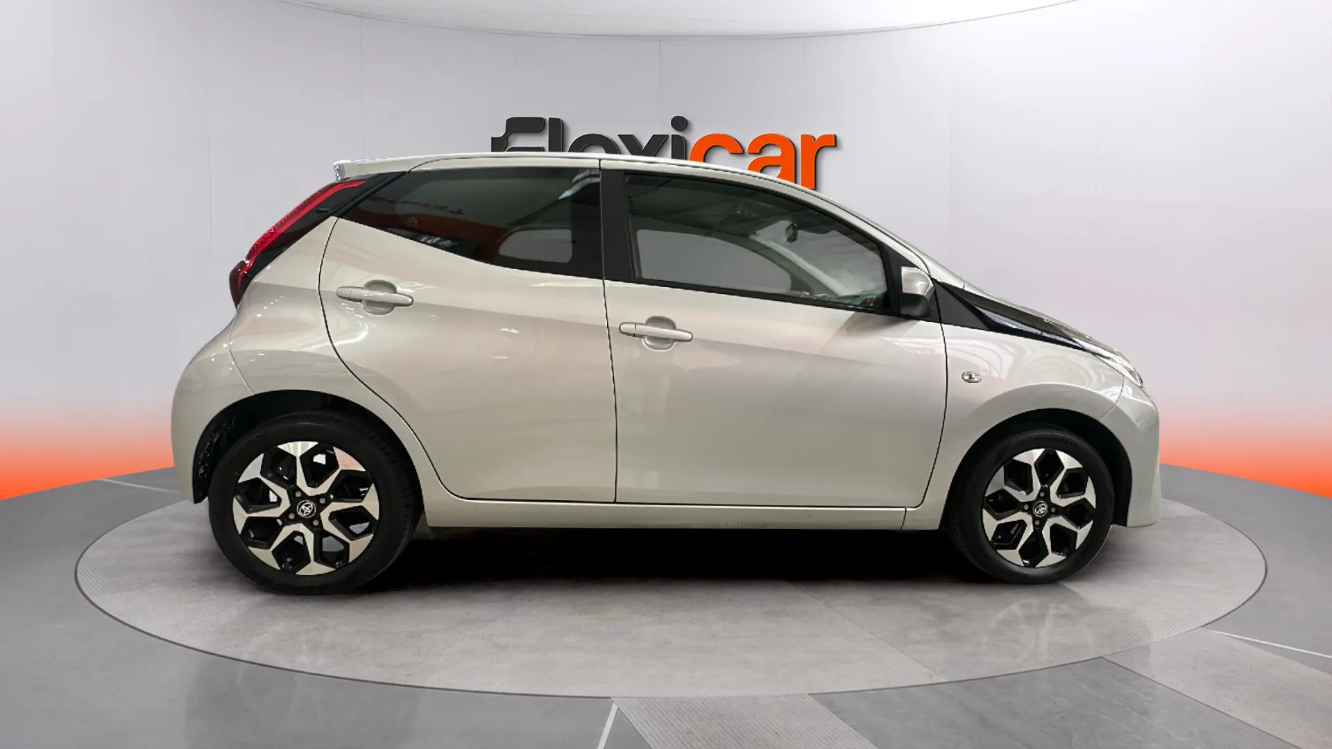 Toyota Aygo 1.0 70 x-play - foto 8