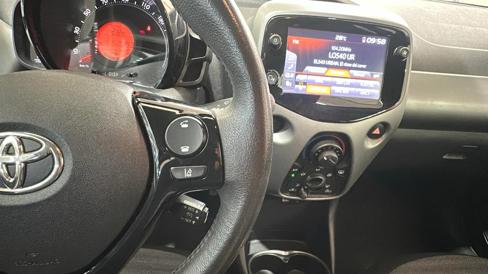 Toyota Aygo 1.0 70 x-play - foto 12