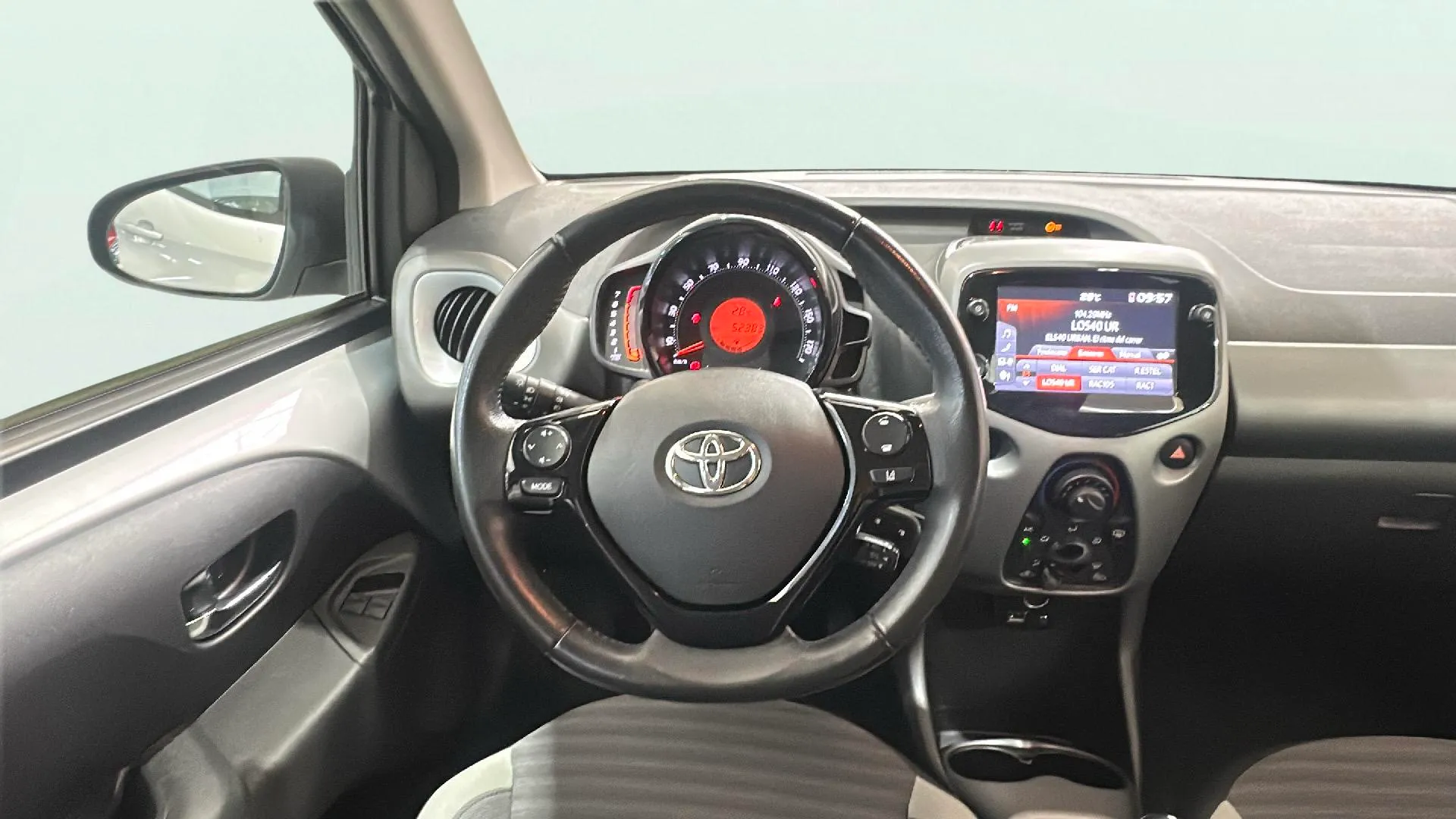 Toyota Aygo 1.0 70 x-play - foto 10