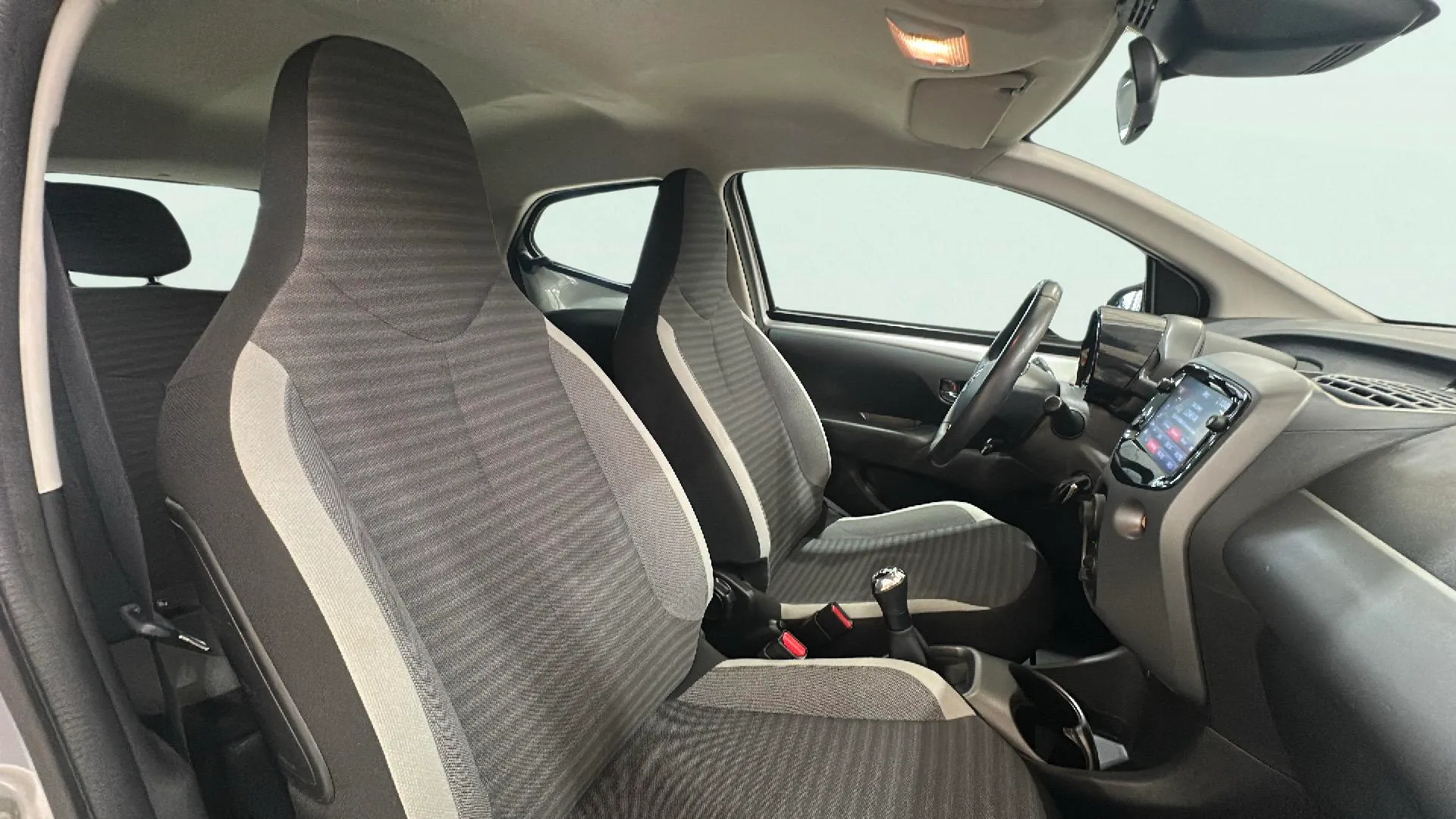 Toyota Aygo 1.0 70 x-play - foto 23