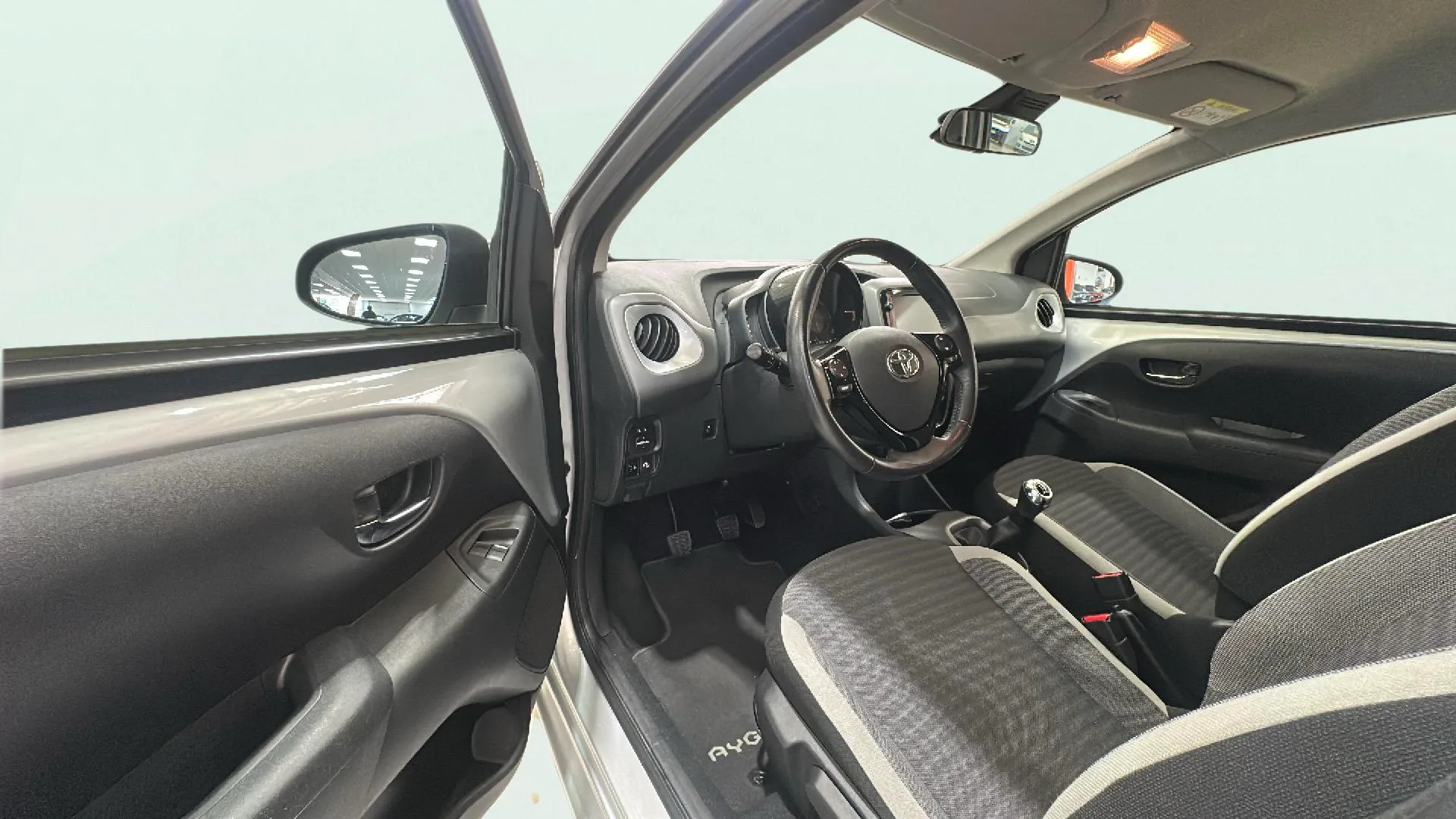 Toyota Aygo 1.0 70 x-play - foto 21