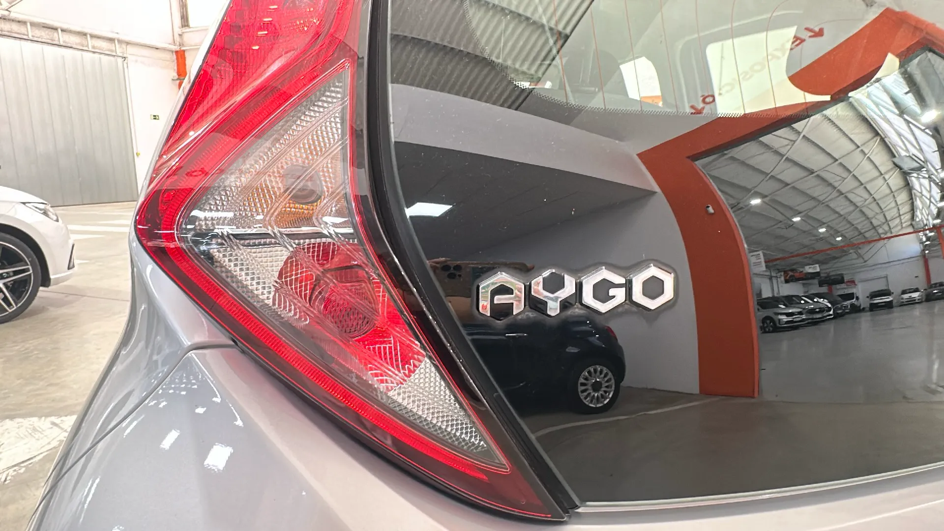 Toyota Aygo 1.0 70 x-play - foto 30