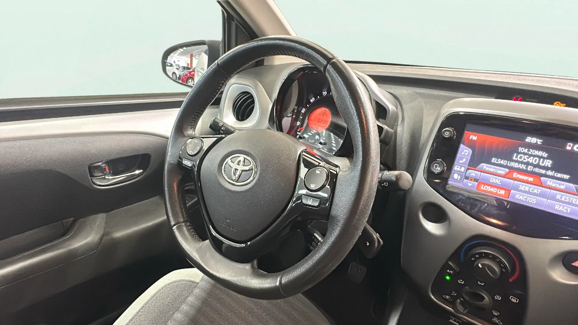 Toyota Aygo 1.0 70 x-play - foto 14