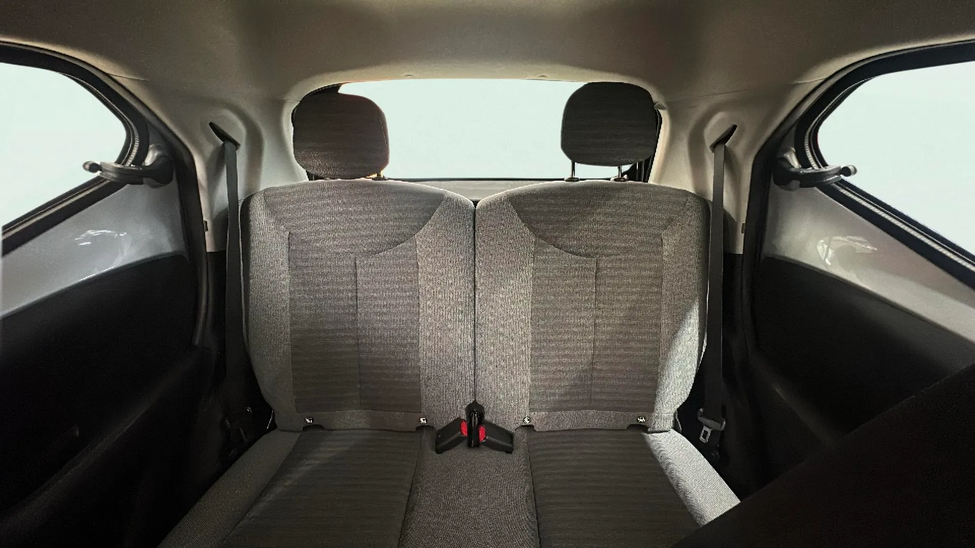 Toyota Aygo 1.0 70 x-play - foto 25