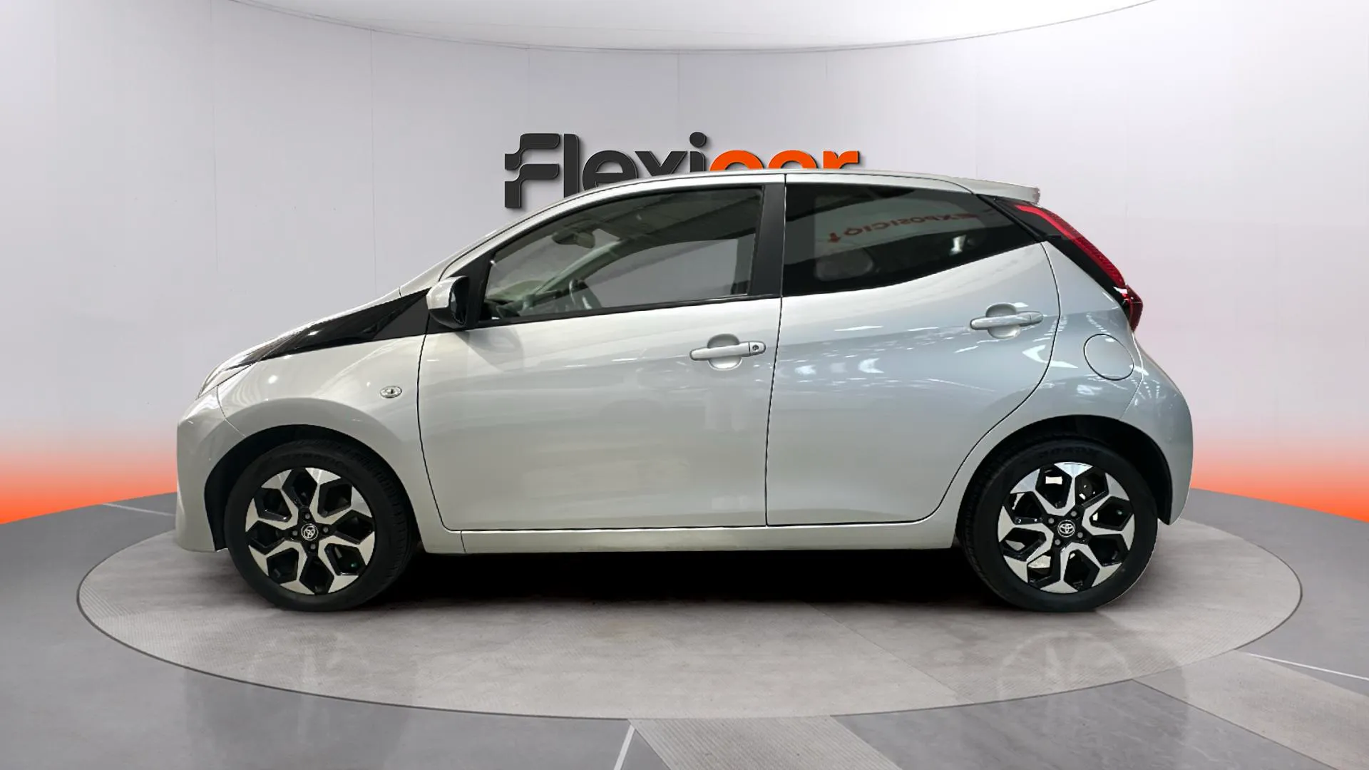 Toyota Aygo 1.0 70 x-play - foto 4