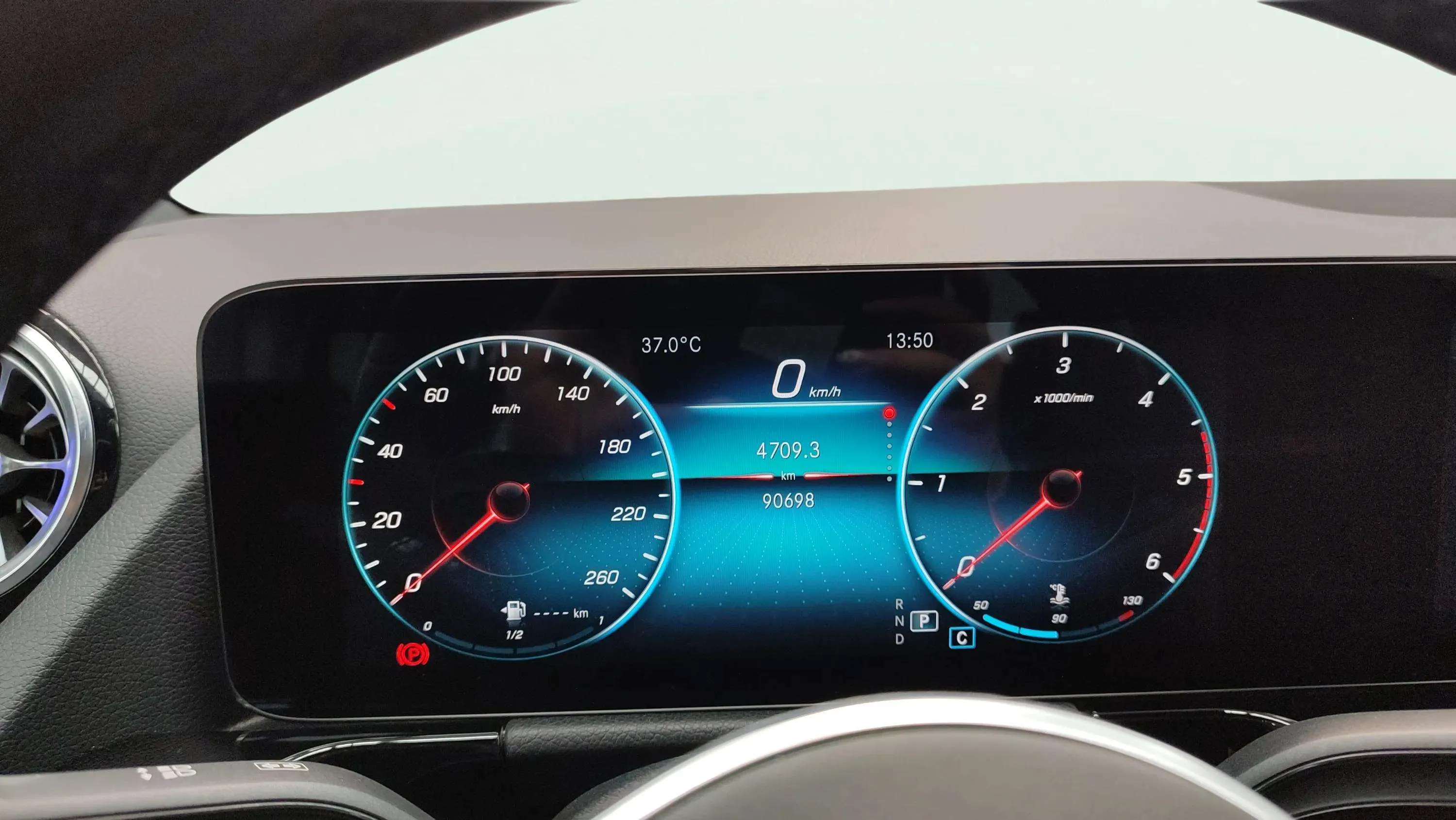 Mercedes-Benz GLA 200 D - foto 13